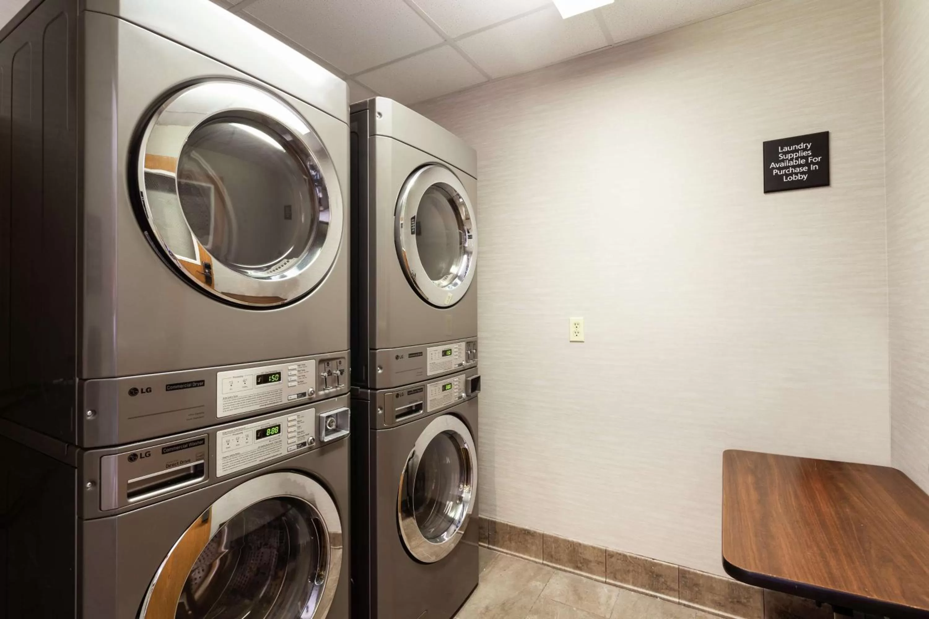 Property building in Hampton Inn Melbourne