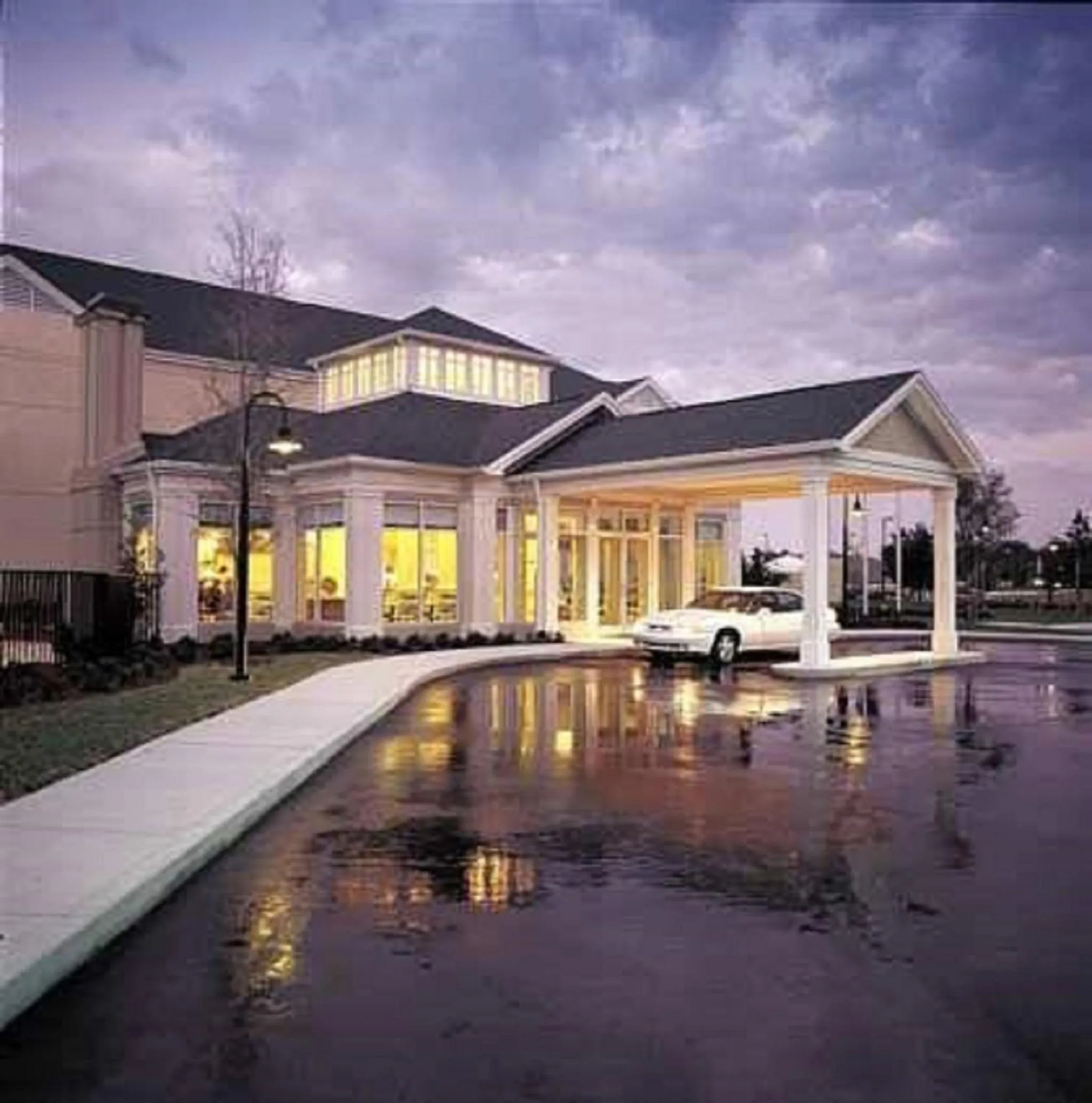 Facade/entrance in Shutters Hotel