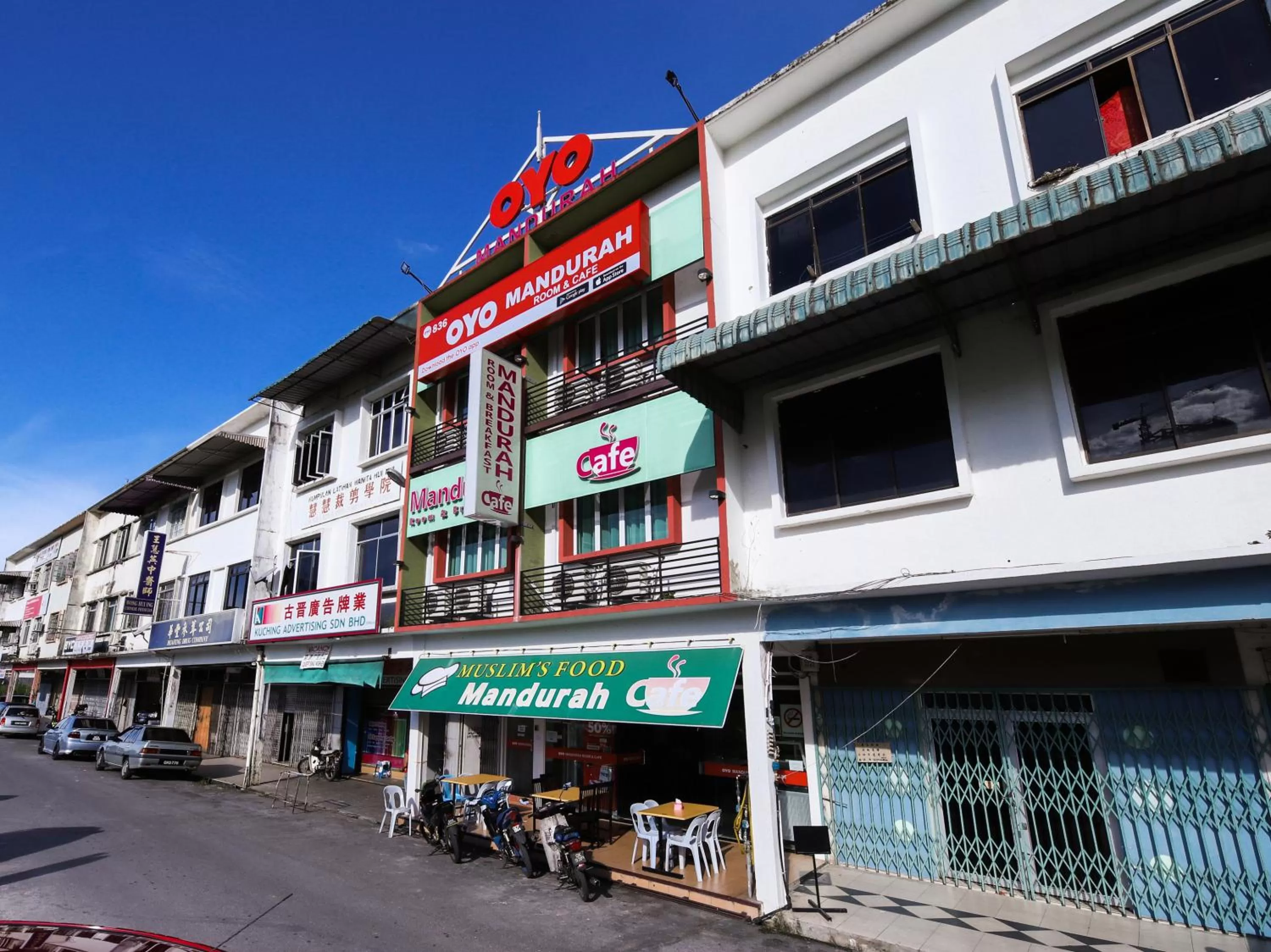 Property Building in OYO 836 Mandurah Room & Cafe