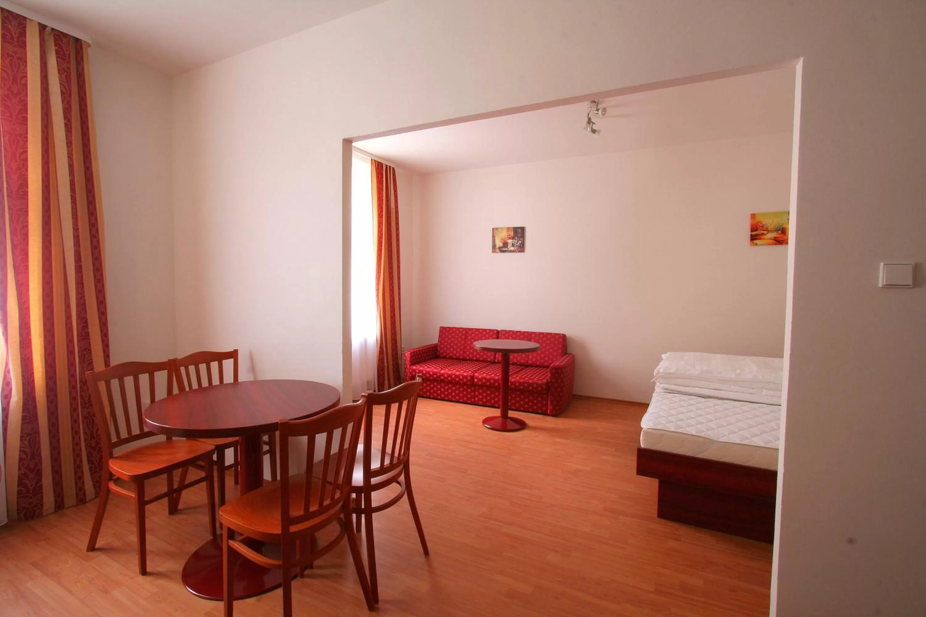 Photo of the whole room, Bed in Apart Hotel Susa