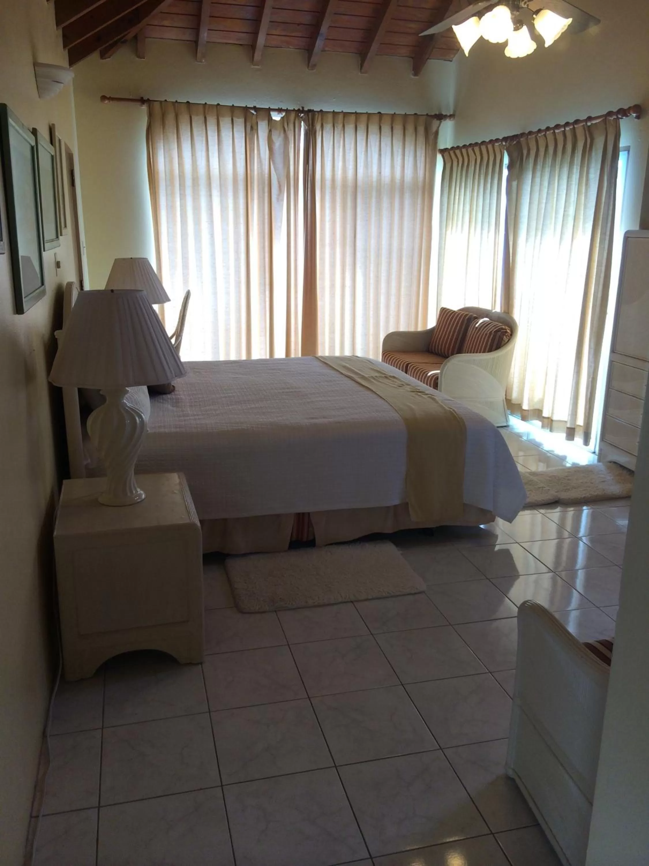 Bedroom, Bed in Fort Burt Hotel