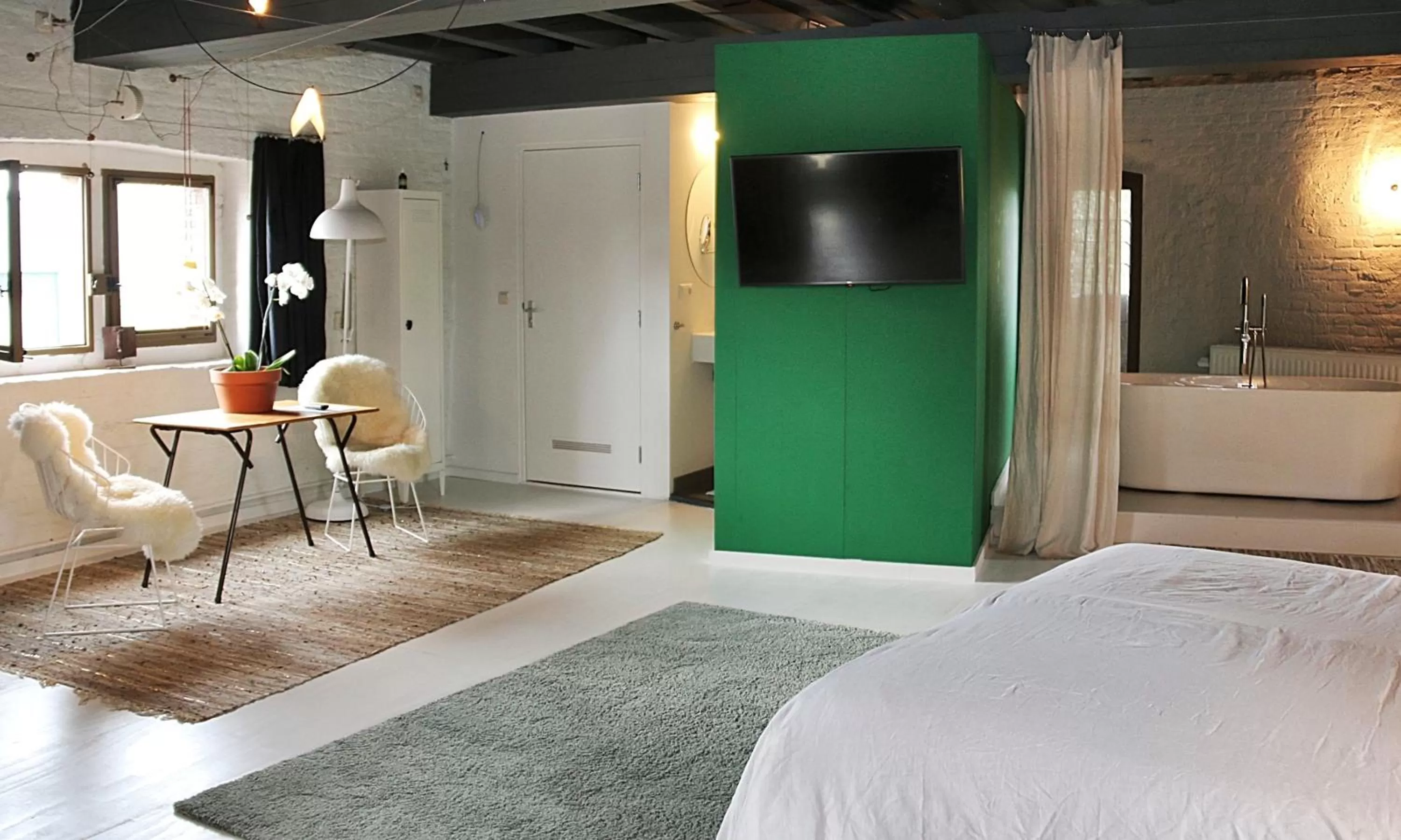 Seating area, Bed in De Pelsertoren