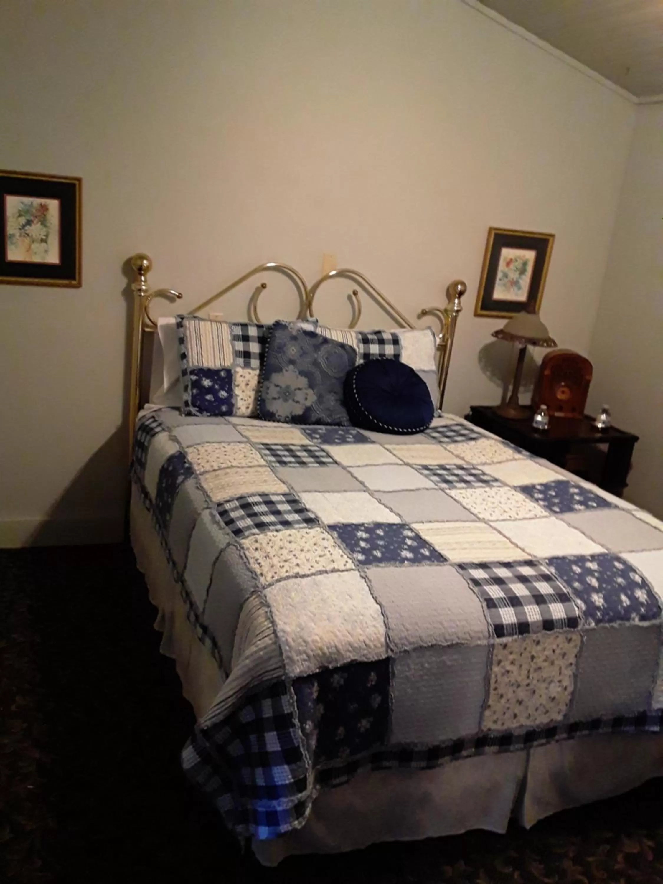 Bed in Hall Place B&B