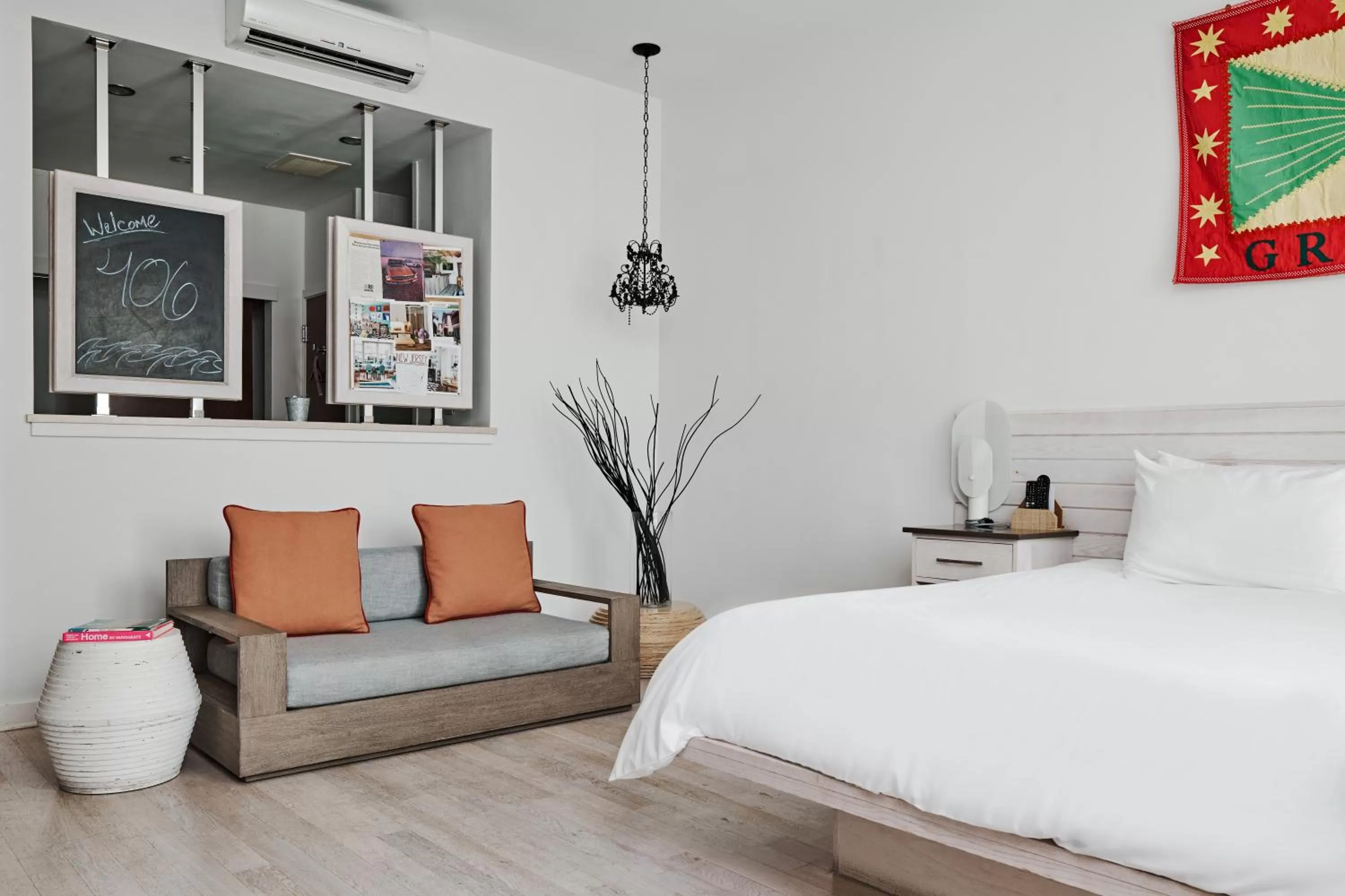 Seating area, Bed in Bungalow Hotel