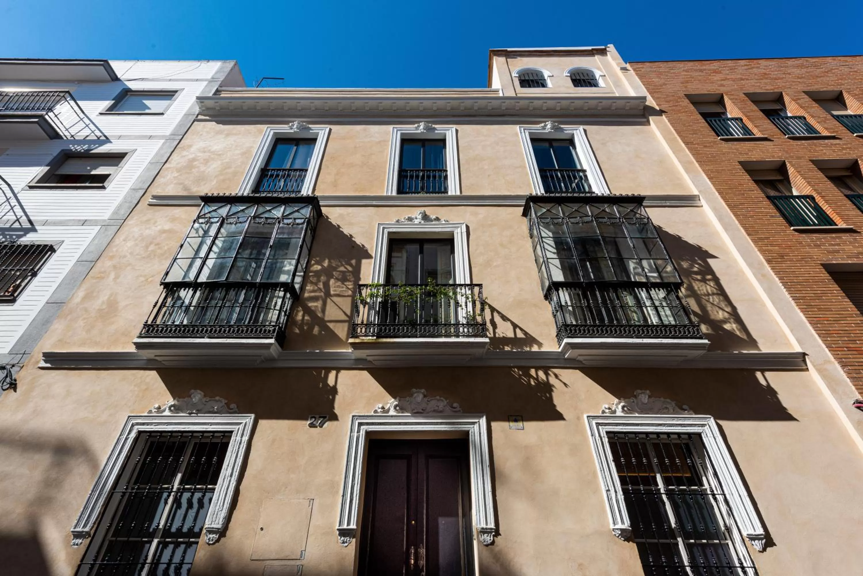 Property building in Pájaro Rebelde