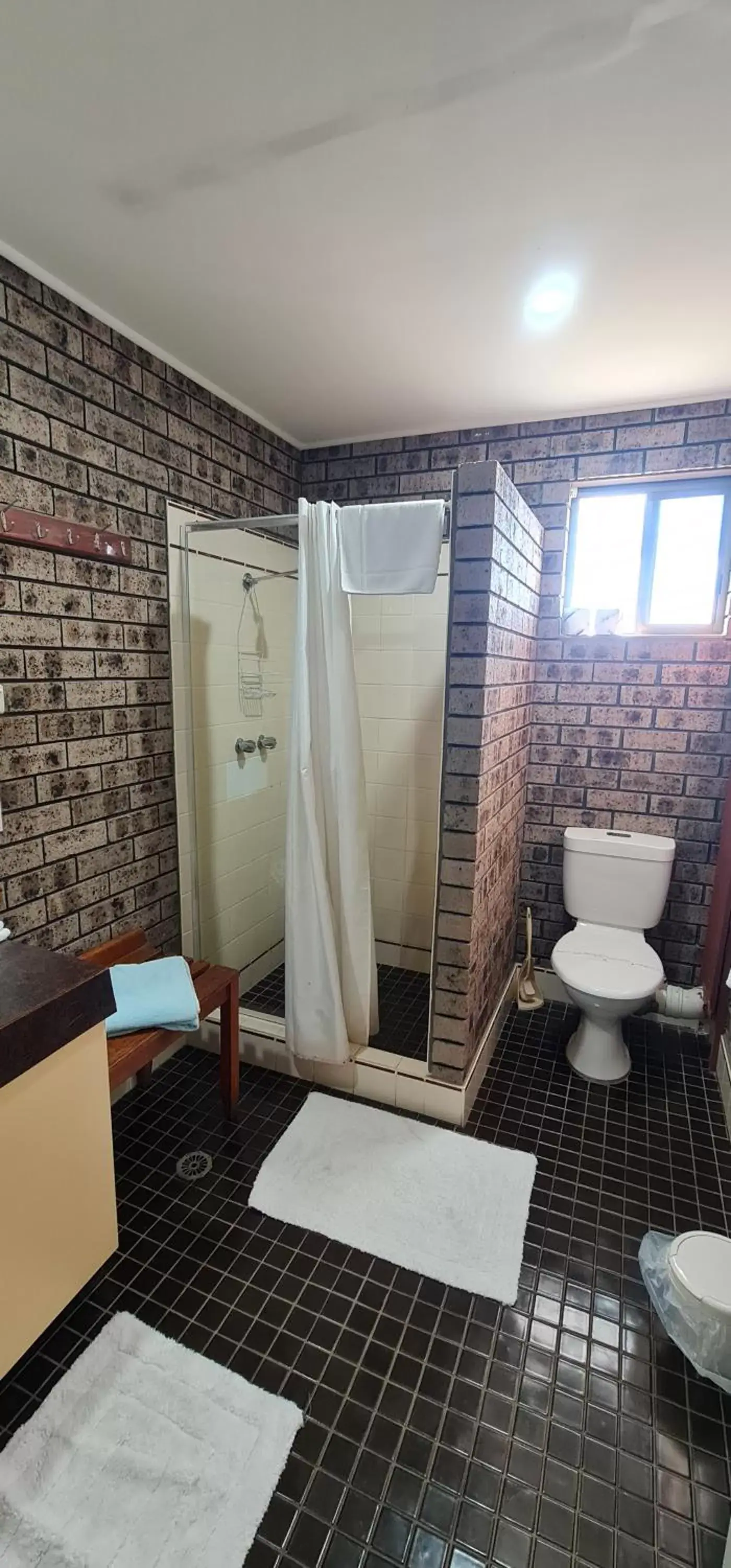 Family Twin Room - 1st Floor in The SIM - Sussex Inlet Motel Family Twin Room - 1st Floor in The SIM - Sussex Inlet Motel