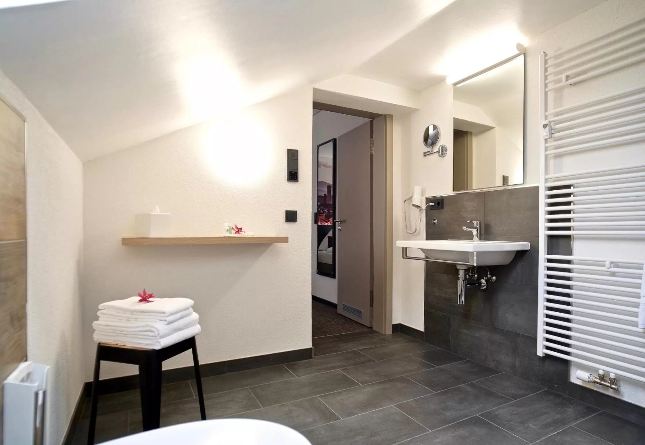 Bathroom in Bahnhof-Erzingen, hotel, coffee & more