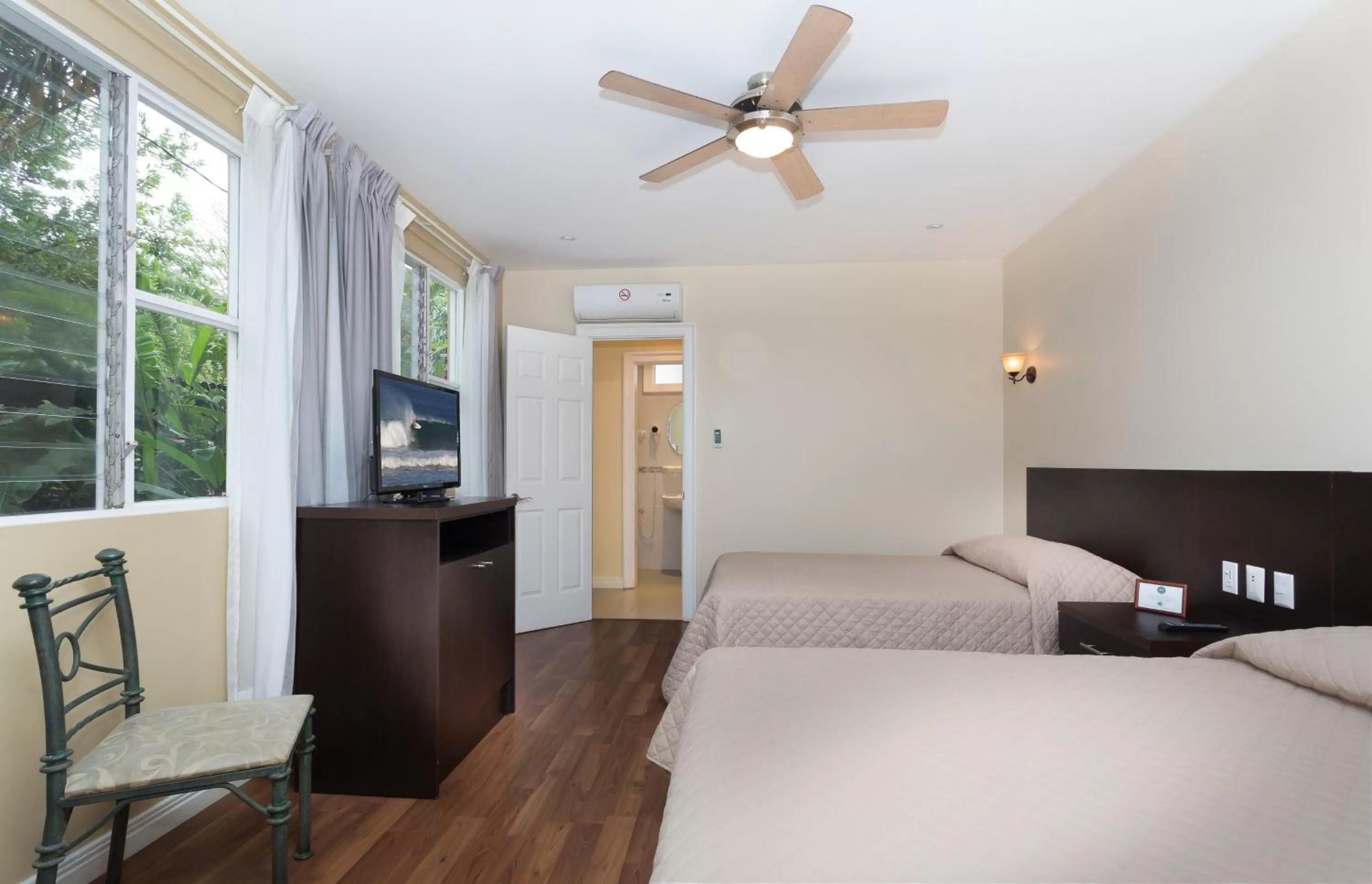 Property building, TV/Entertainment Center in Airport Costa Rica B&B