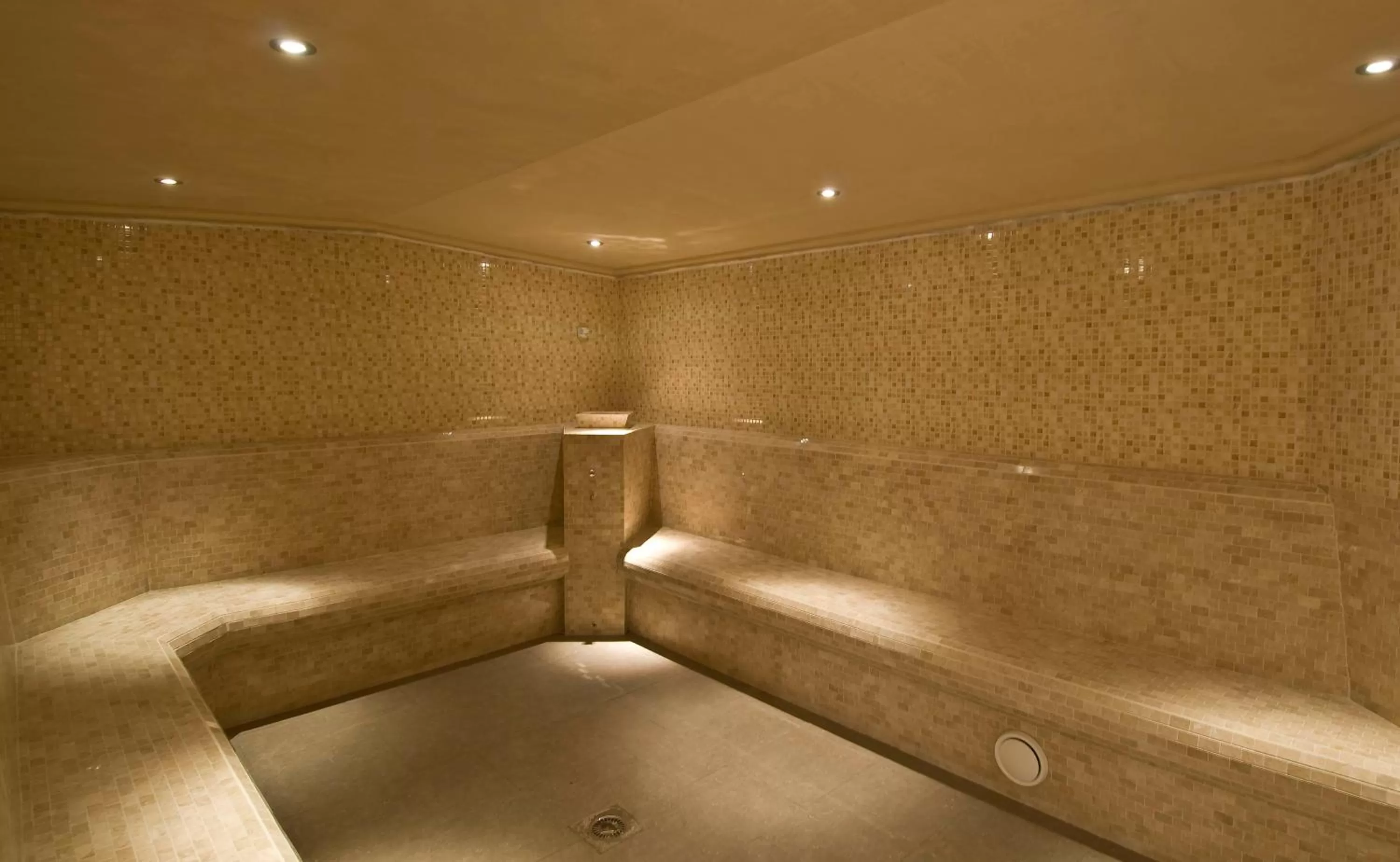 Steam room in Senator Mar Menor Golf & Spa Resort