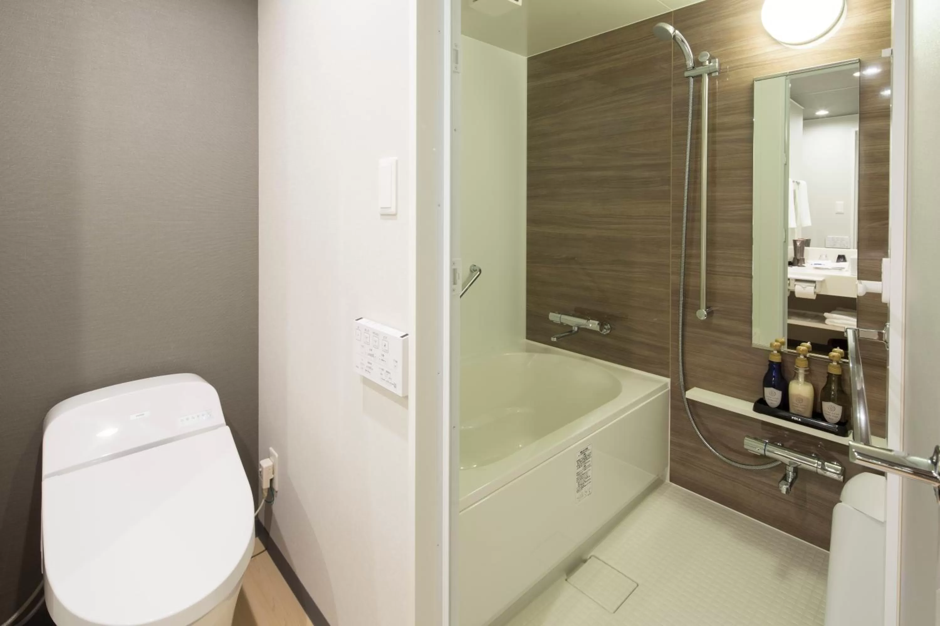 Shower in Shizutetsu Hotel Prezio Hakataekimae