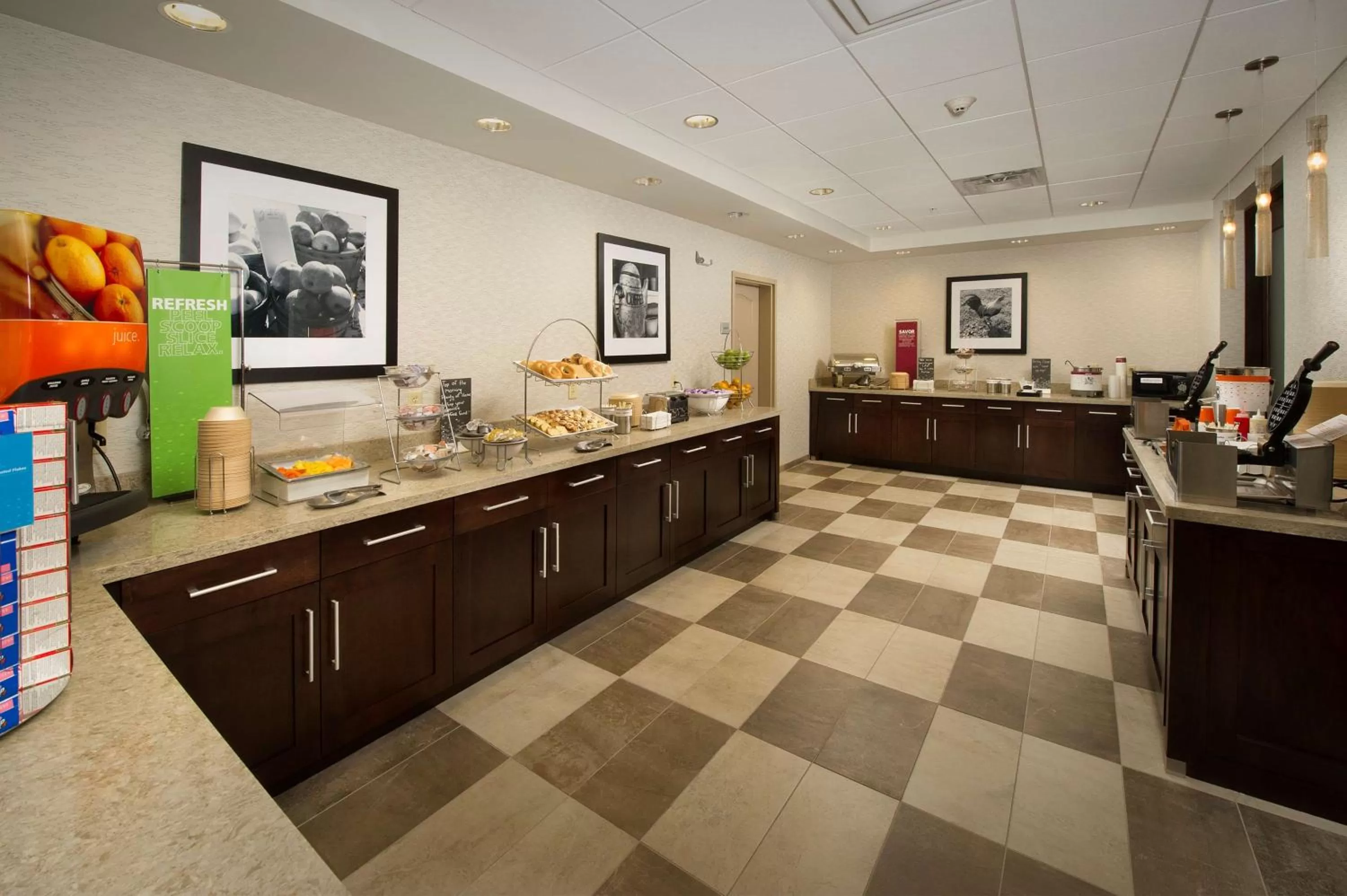 Breakfast in Hampton Inn & Suites Syracuse/Carrier Circle
