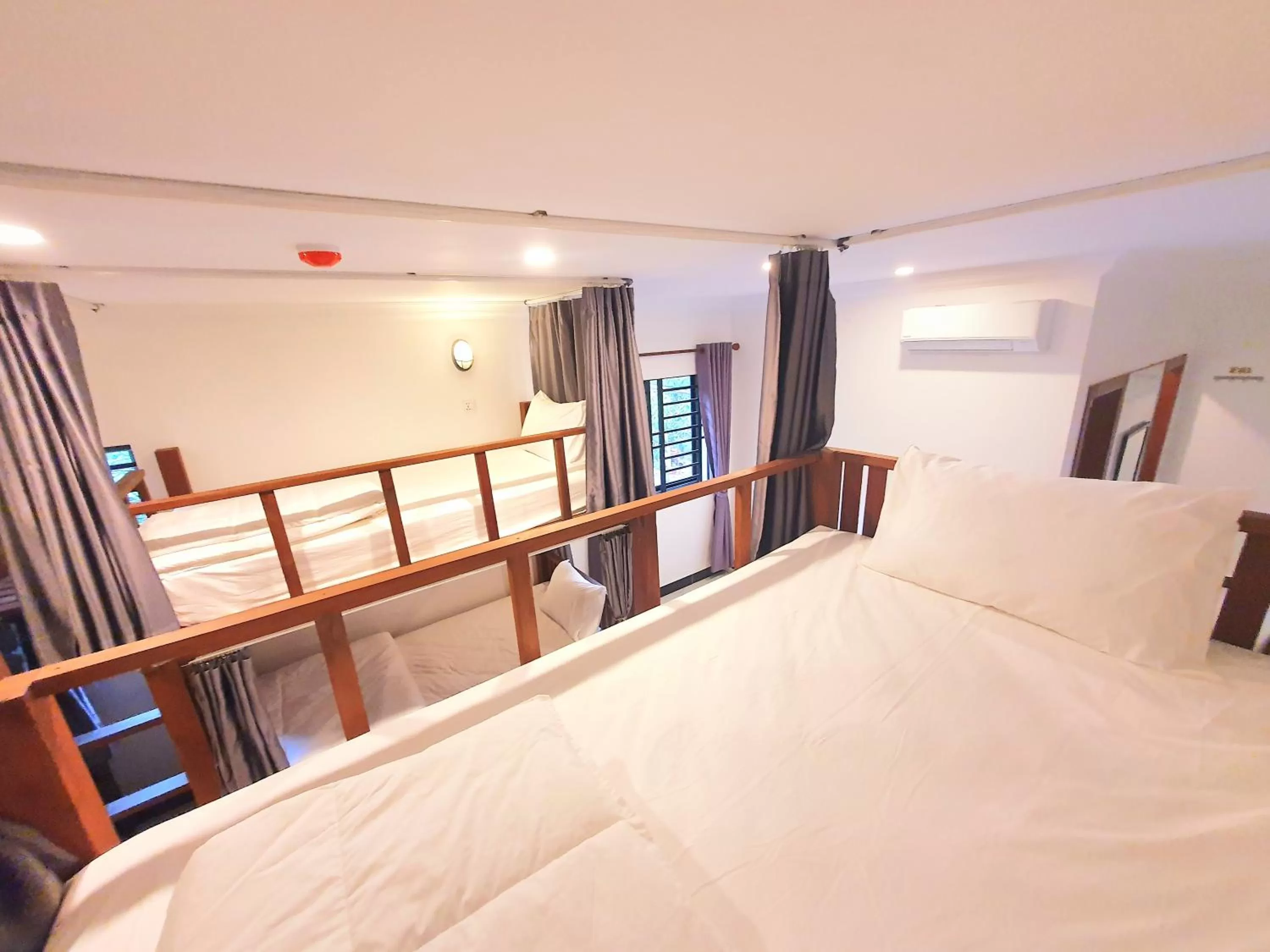 Bed in Long Night Siem Reap Hotel