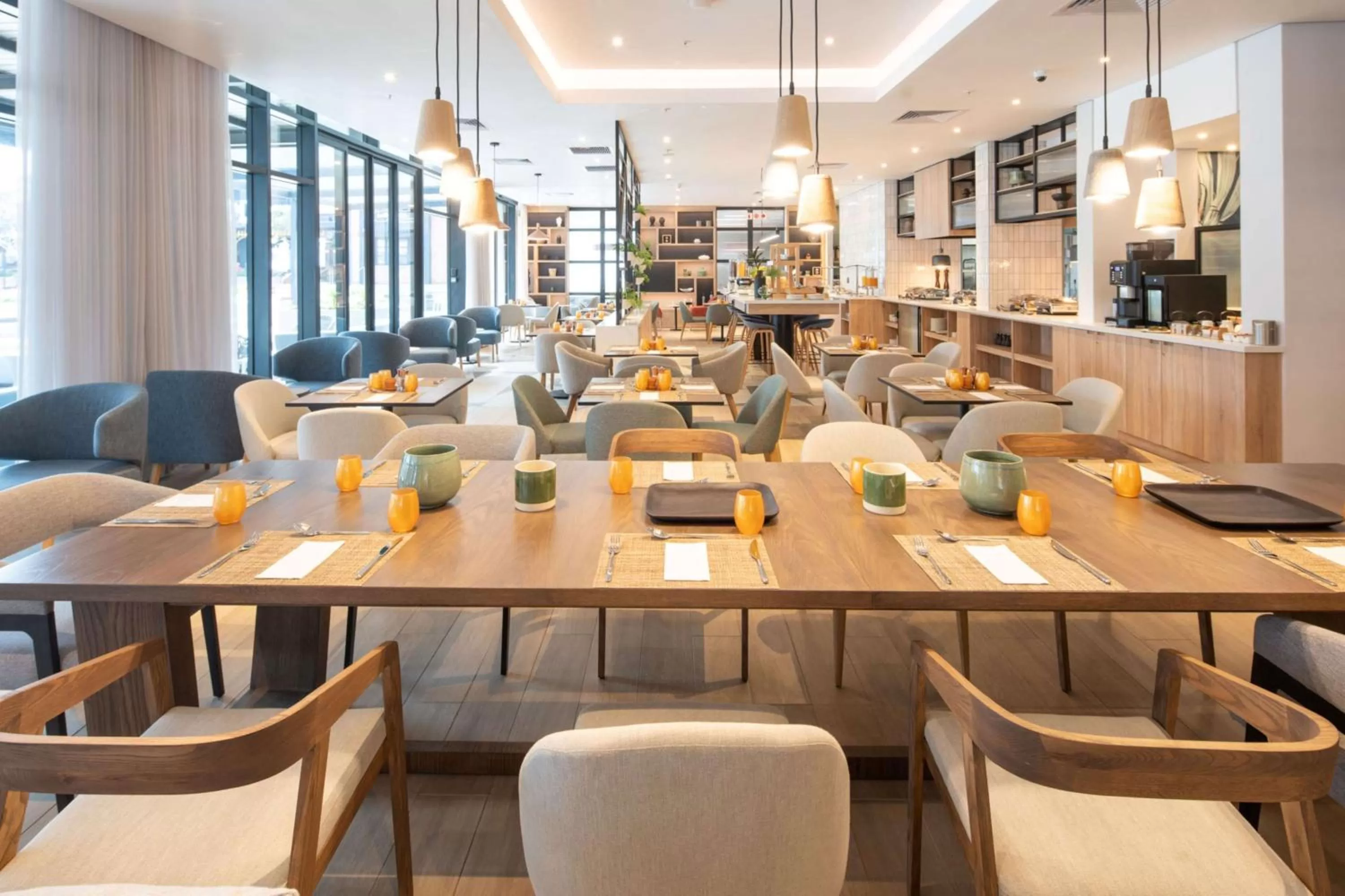 Restaurant/places to eat in Hilton Garden Inn Society Business Park