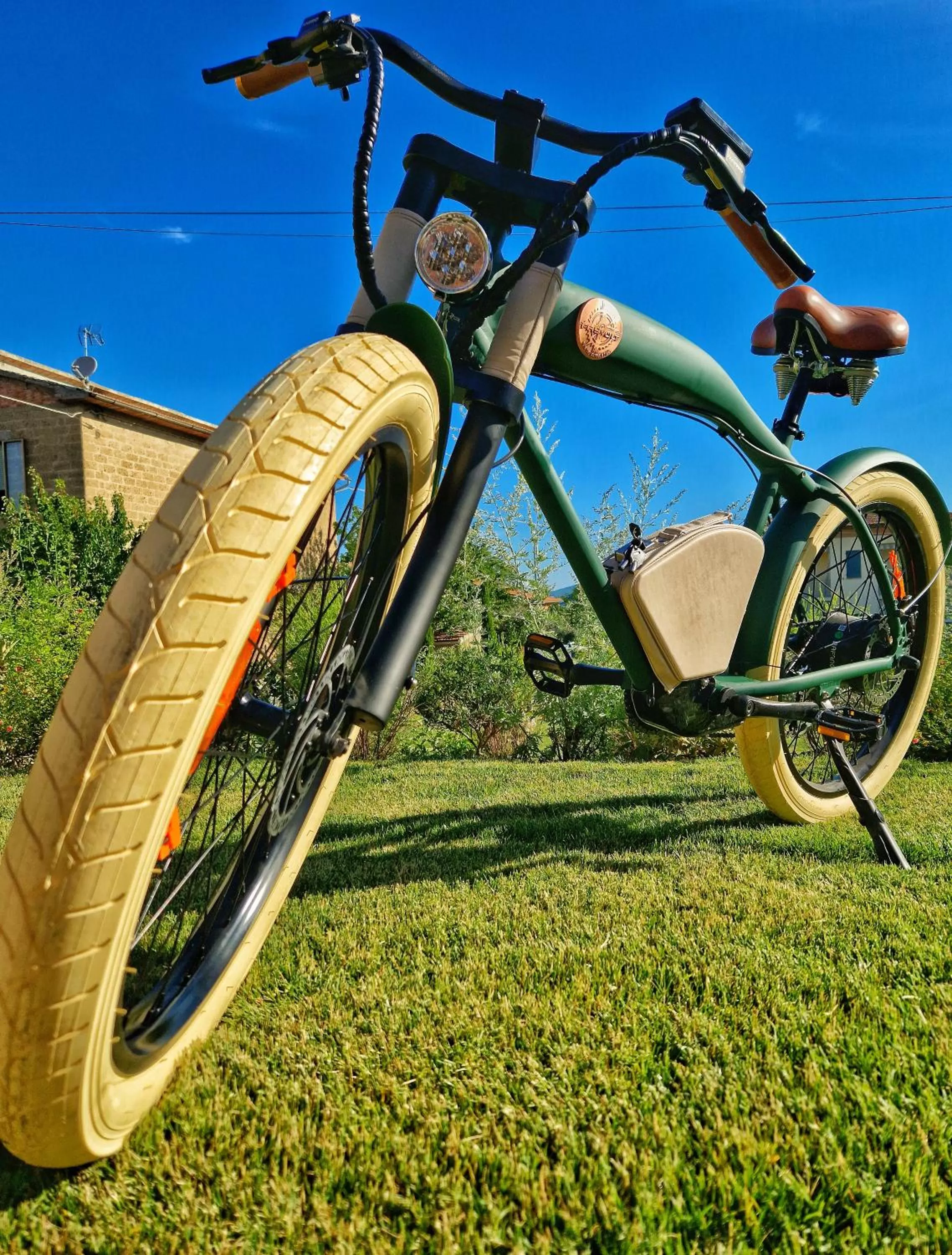 Biking in GARAGE47 Storica Officina Meccanica LOFT B&B iN PIENZA