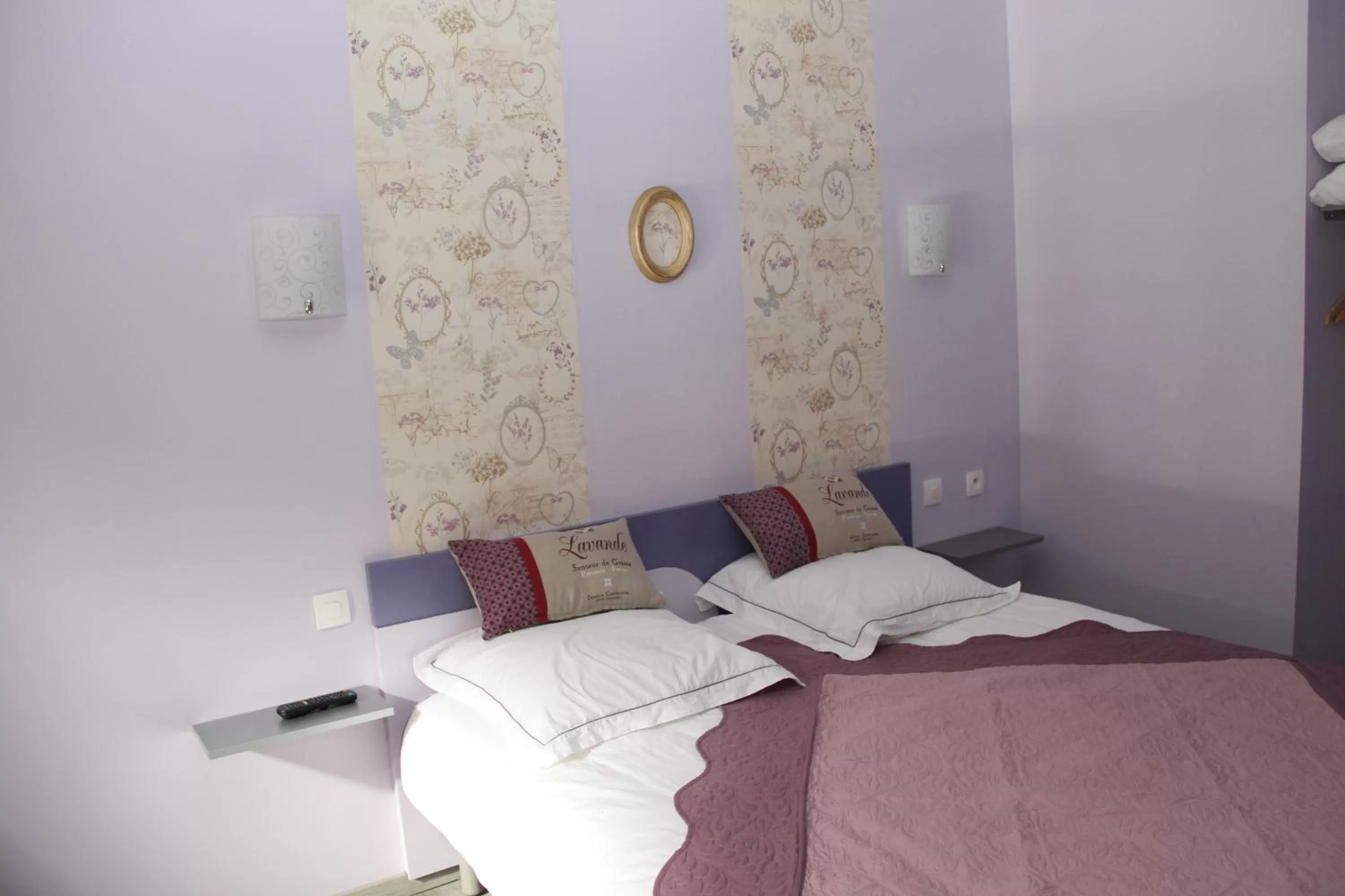 Property building, Bed in Sous Le Figuier