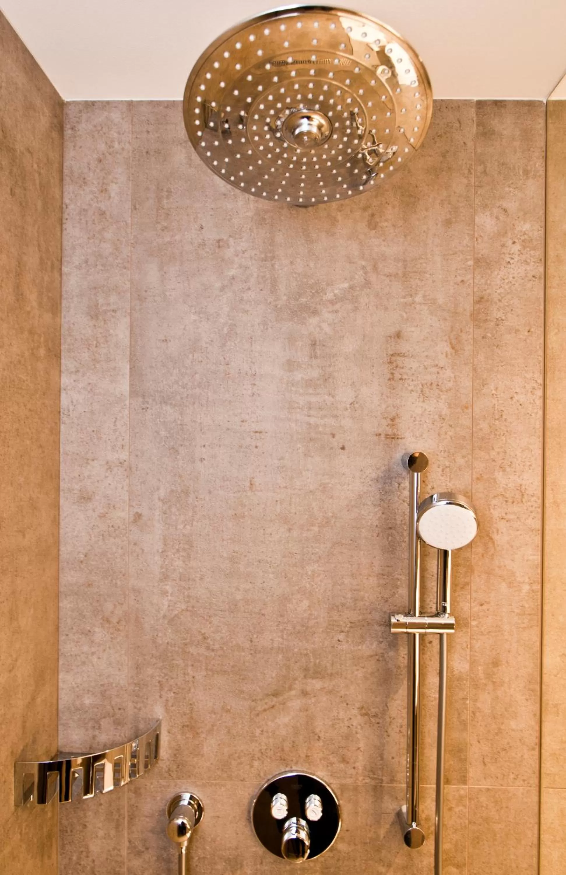 Bathroom in Akcent hotel