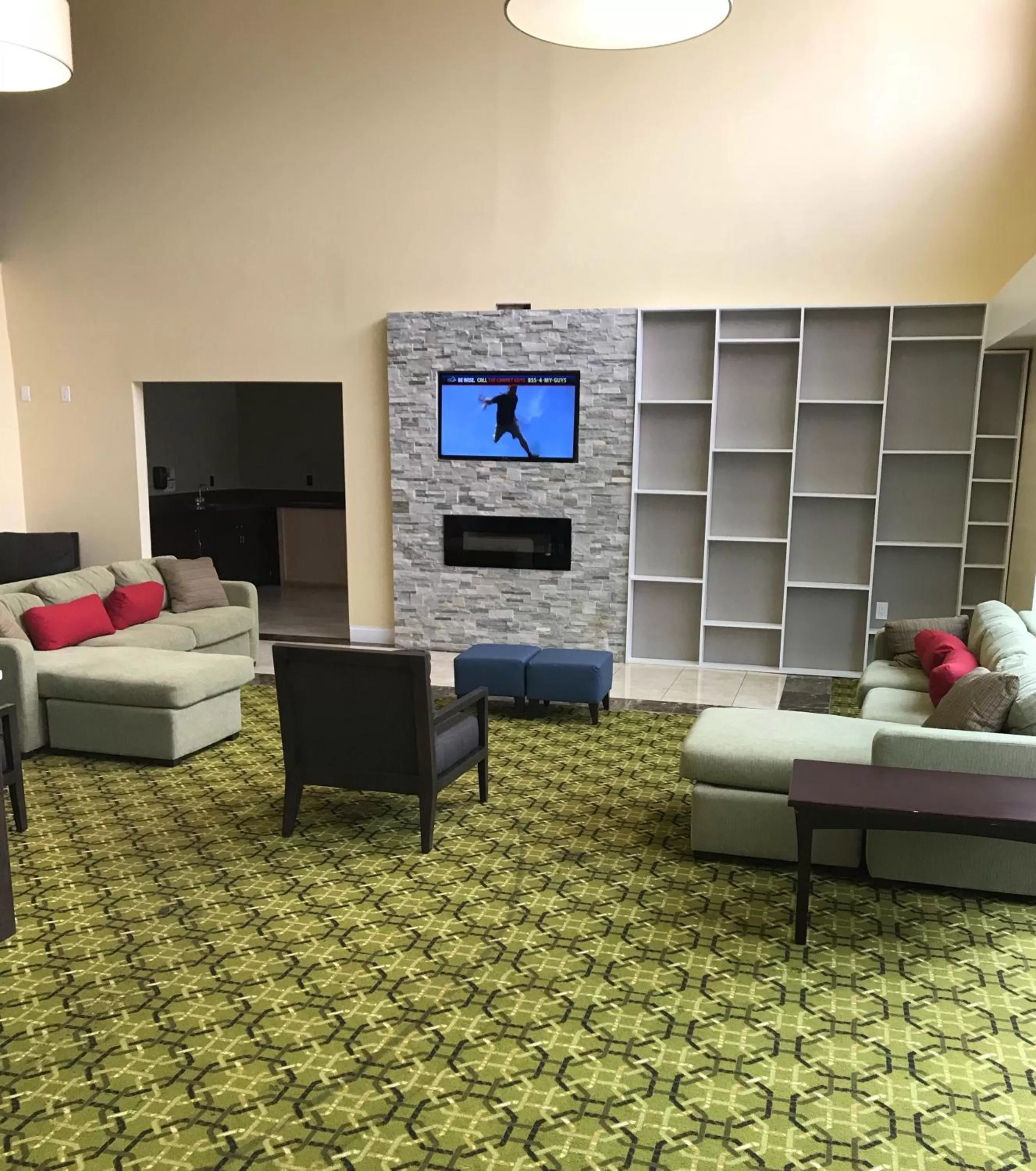 Lobby or reception in Days Inn & Suites by Wyndham Rochester Hills MI