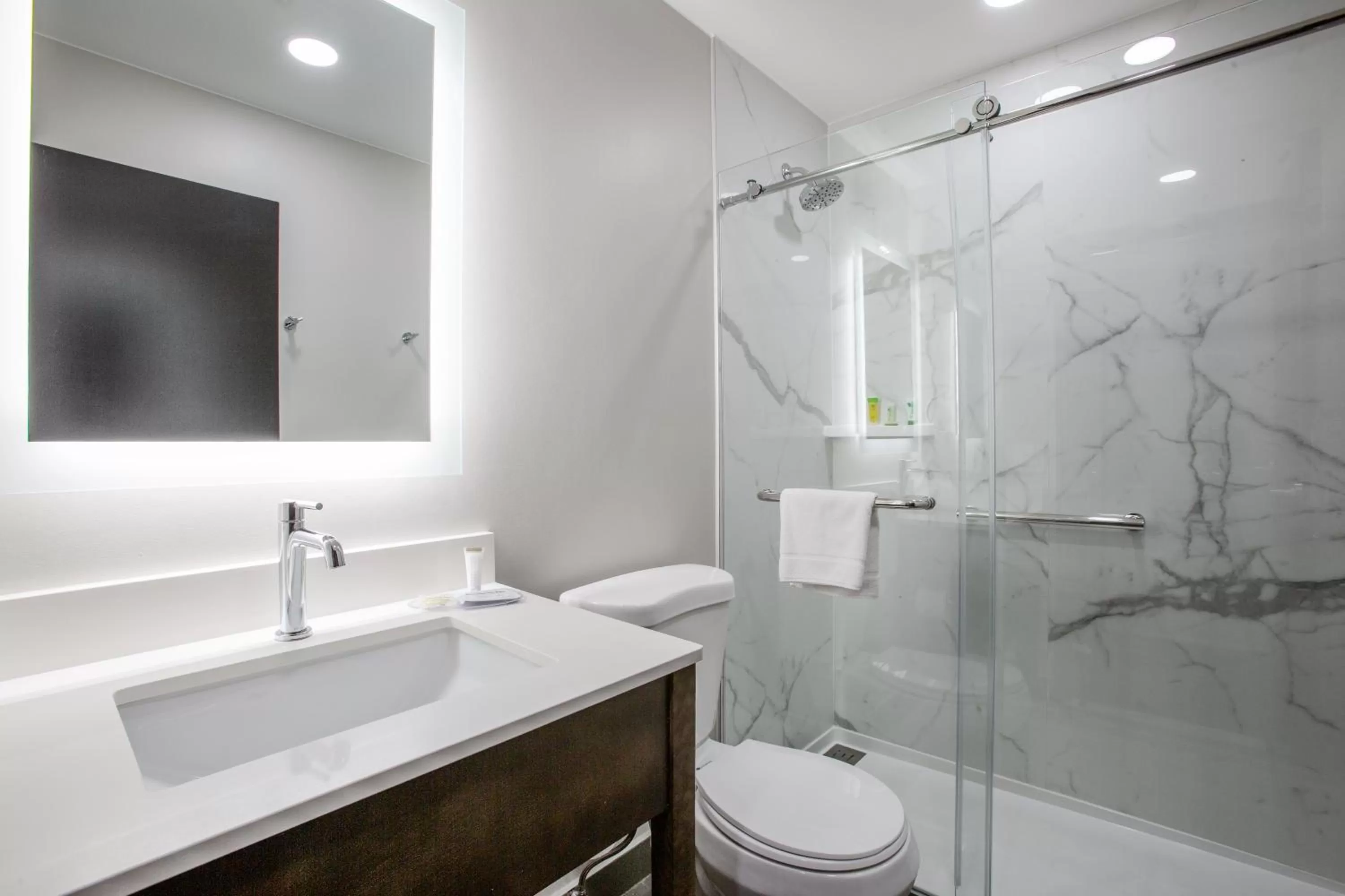 Queen Room - Non-Smoking in voco Flagstaff by IHG