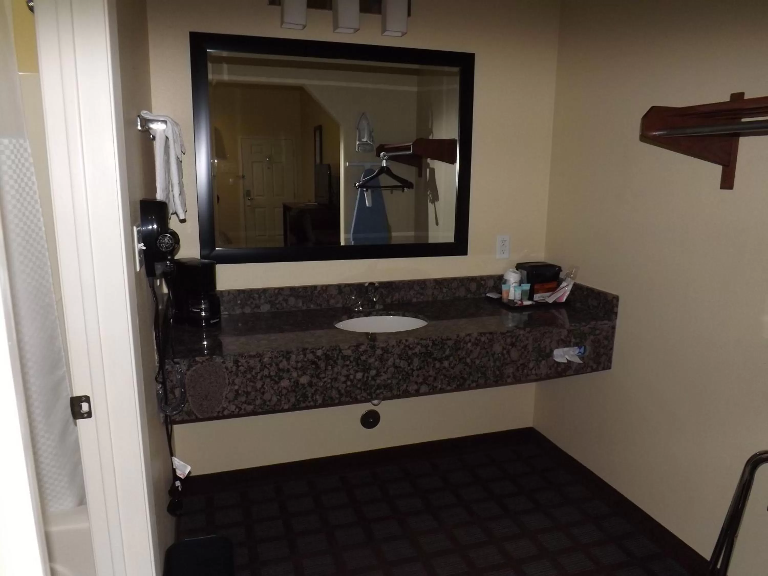 Bathroom in Sunriser Inn