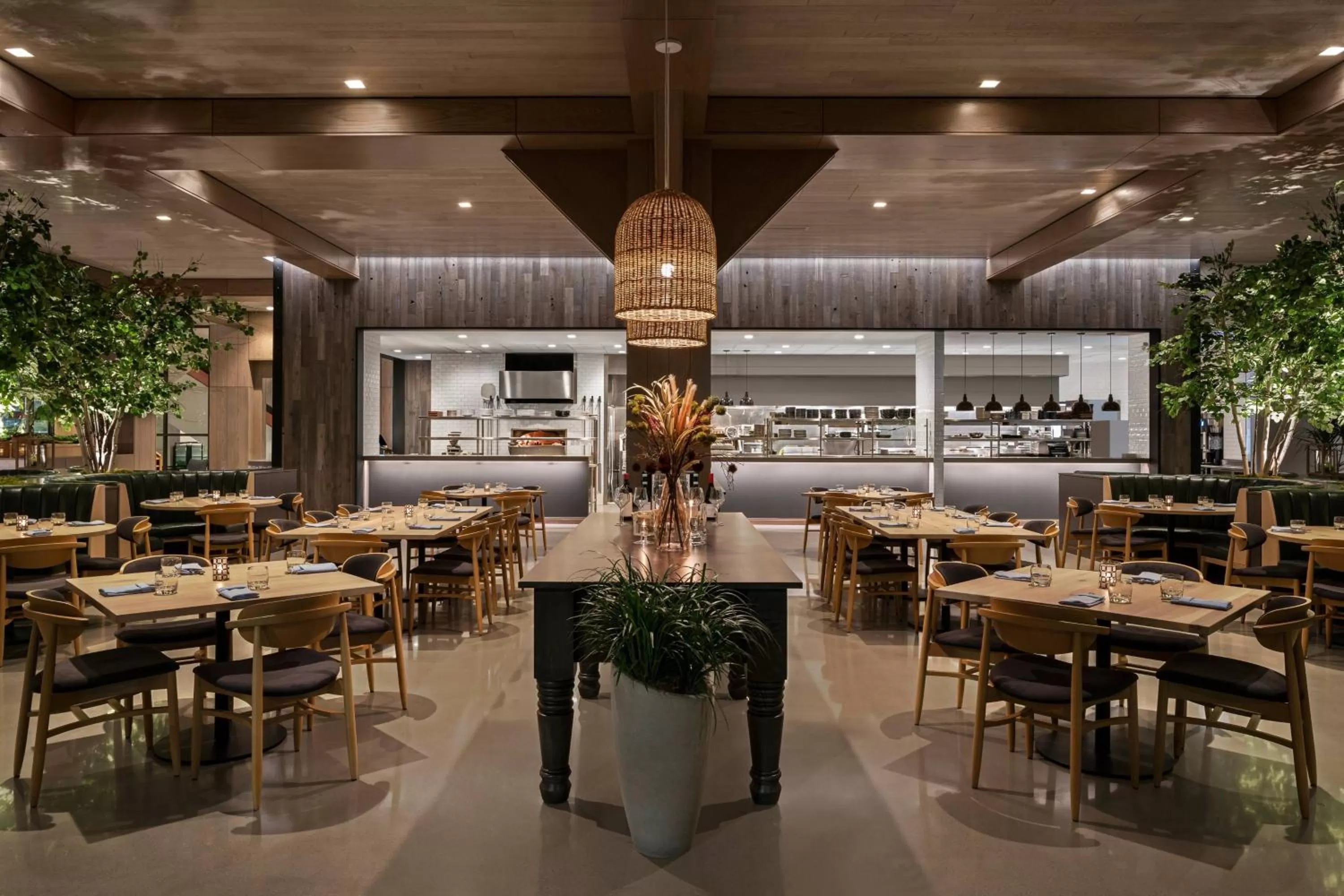 Restaurant/places to eat in Renaissance Milwaukee West Hotel