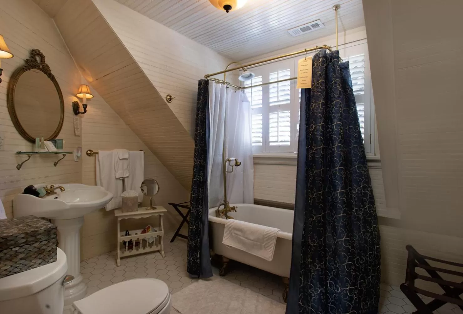 Shower, Bathroom in Black Walnut B&B Inn