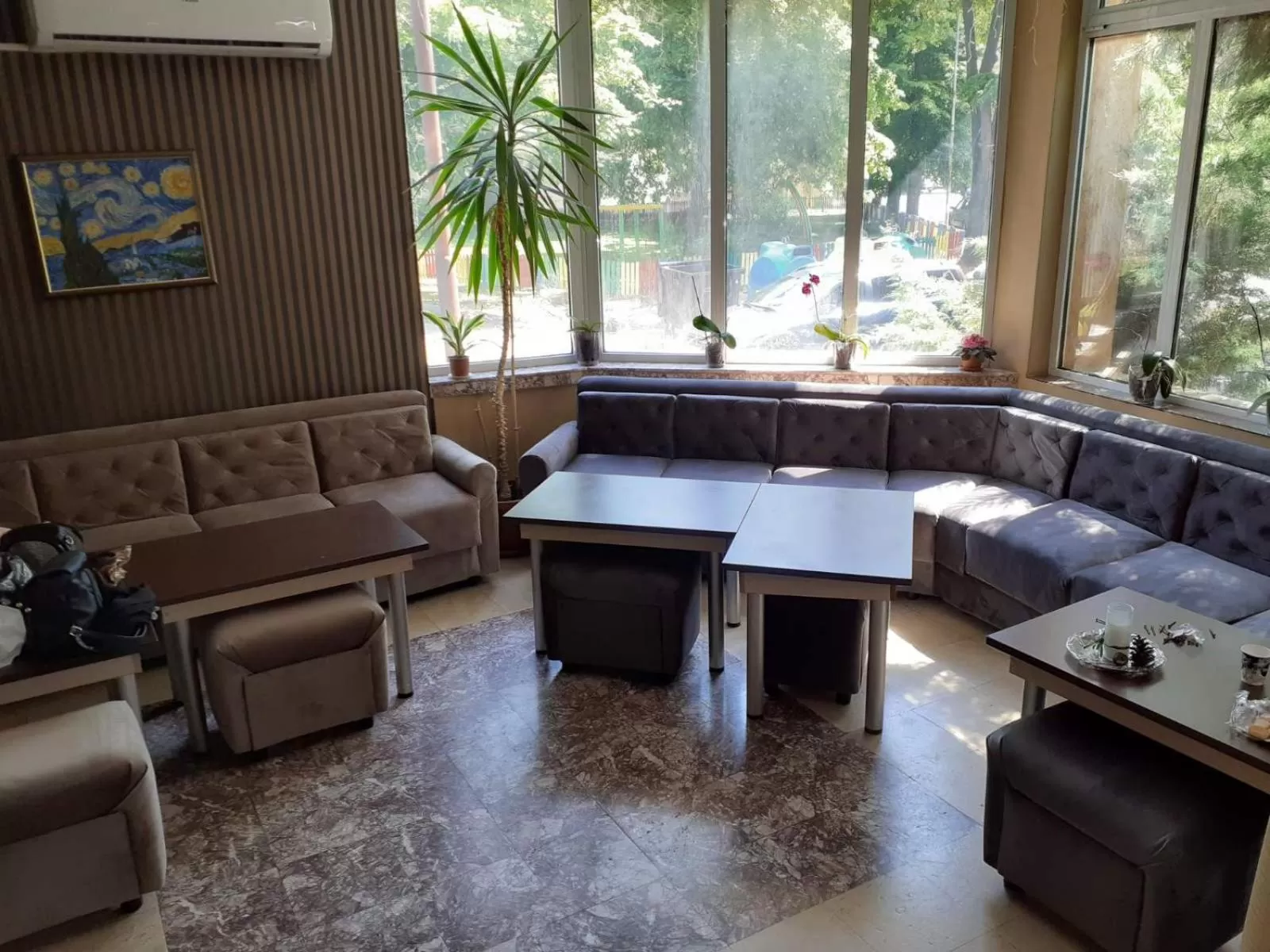 Seating area in Vida Family Hotel