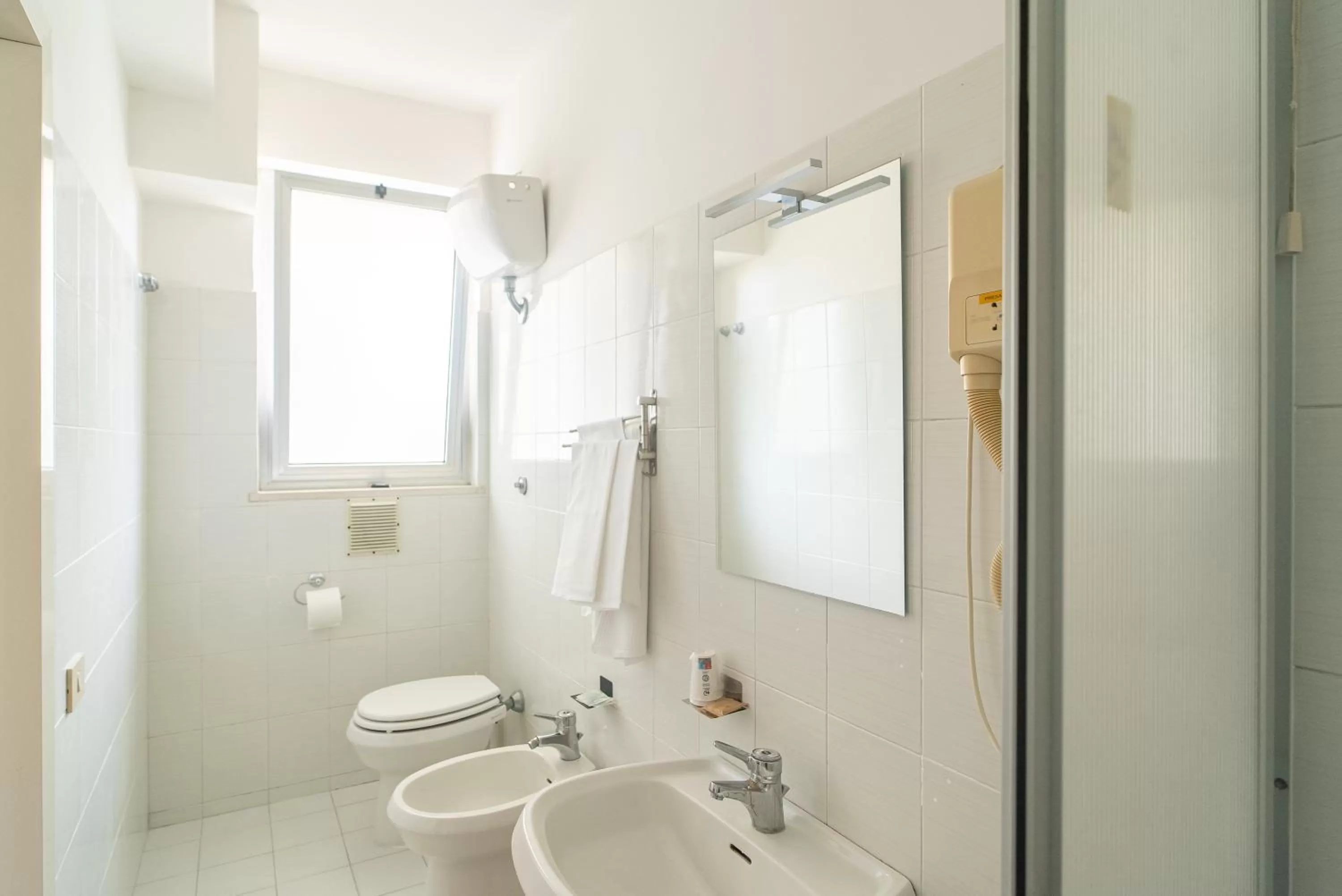 Shower, Bathroom in Hotel La Fonte