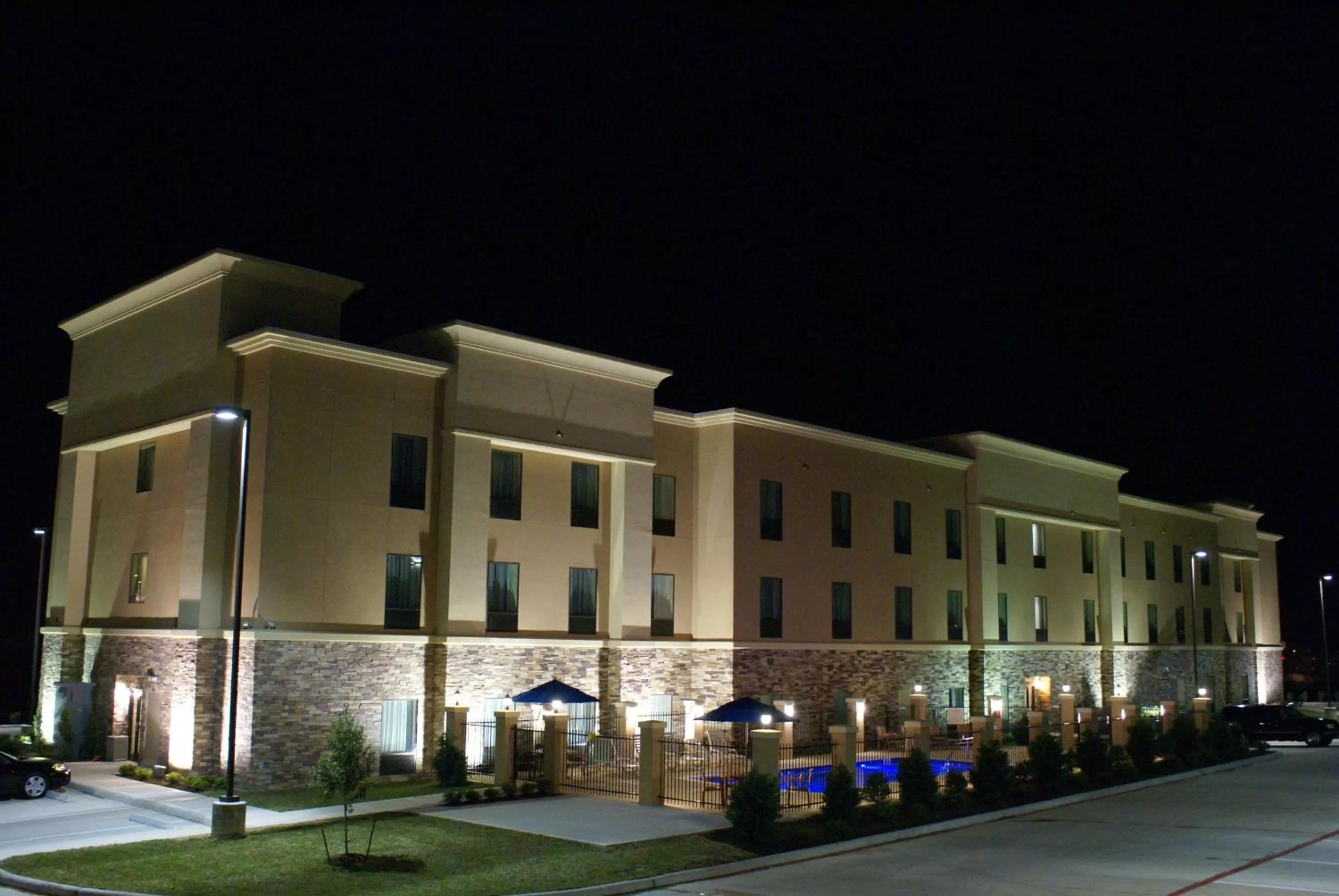Property building in Hampton Inn & Suites Center