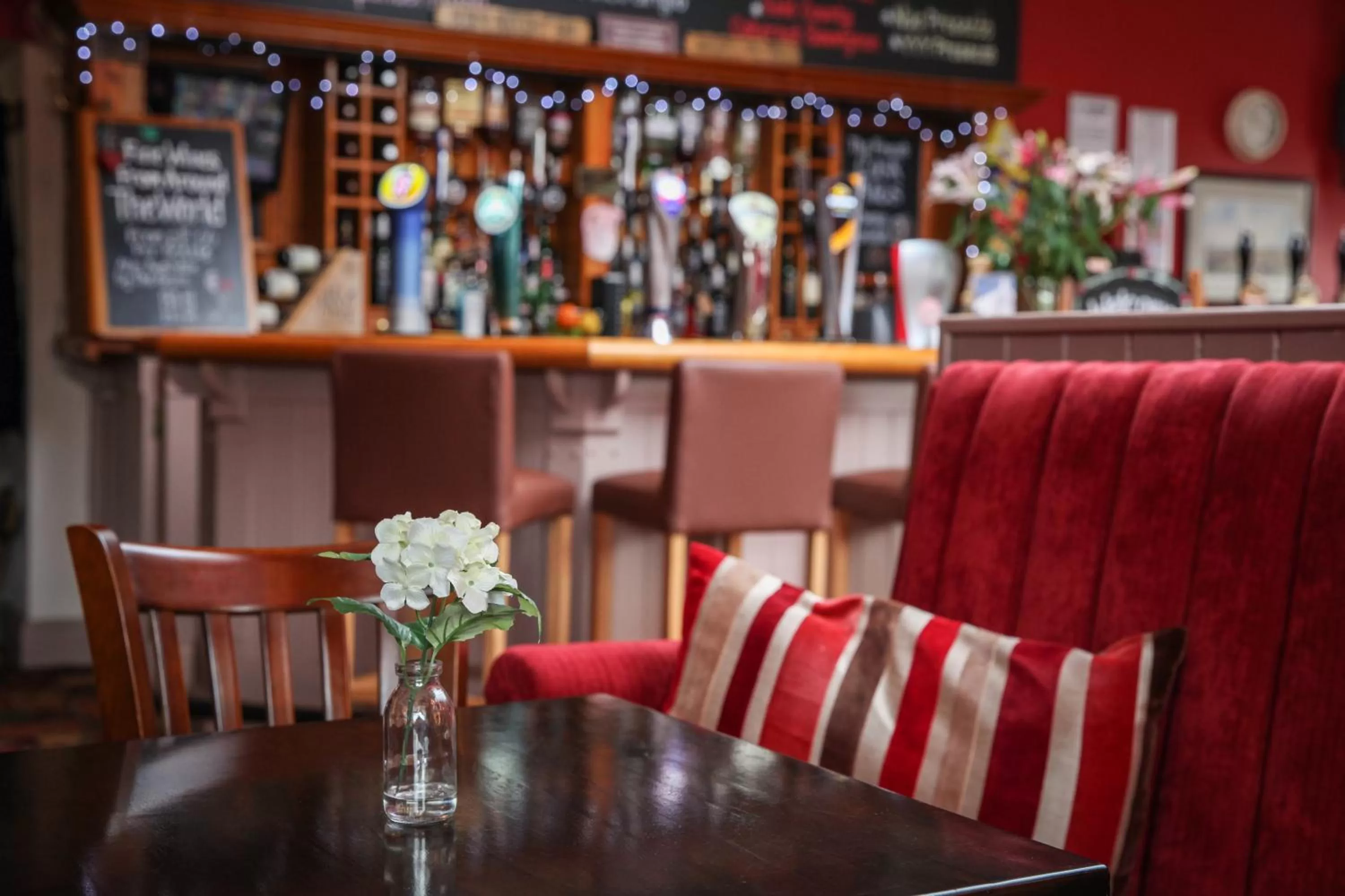 Lounge or bar in The White House Inn - Whitby