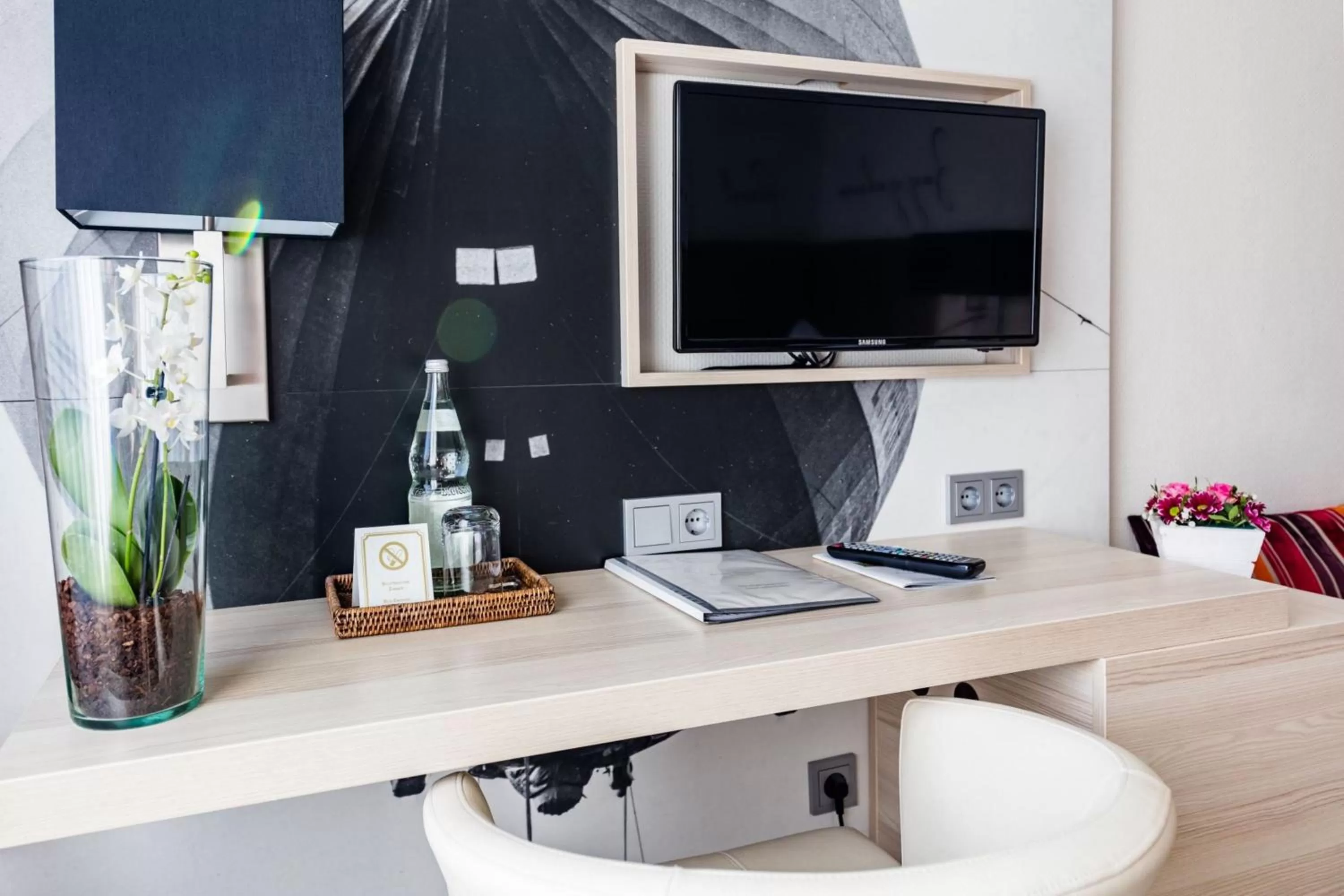 TV and multimedia in Hotel Zum Zeppelin Hamburg