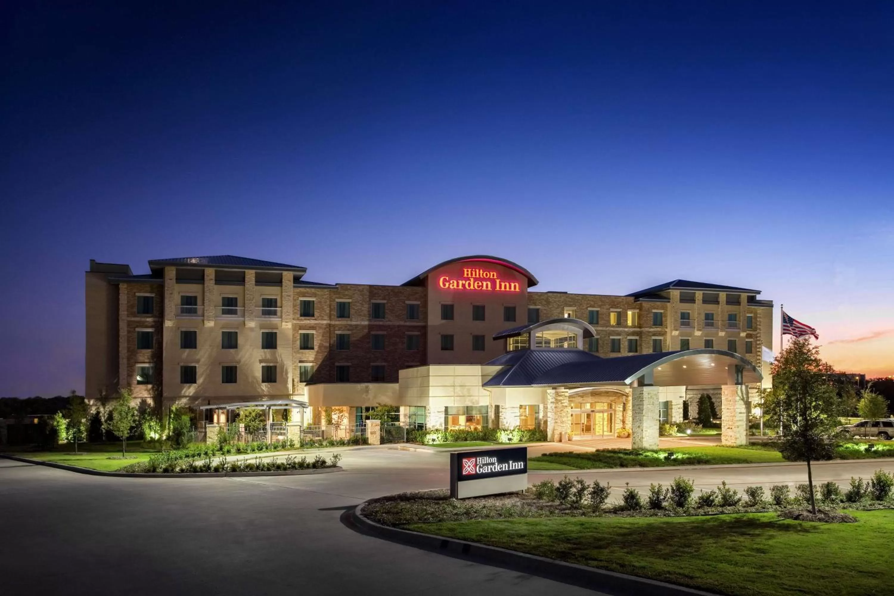 Property building in Hilton Garden Inn Dallas Richardson