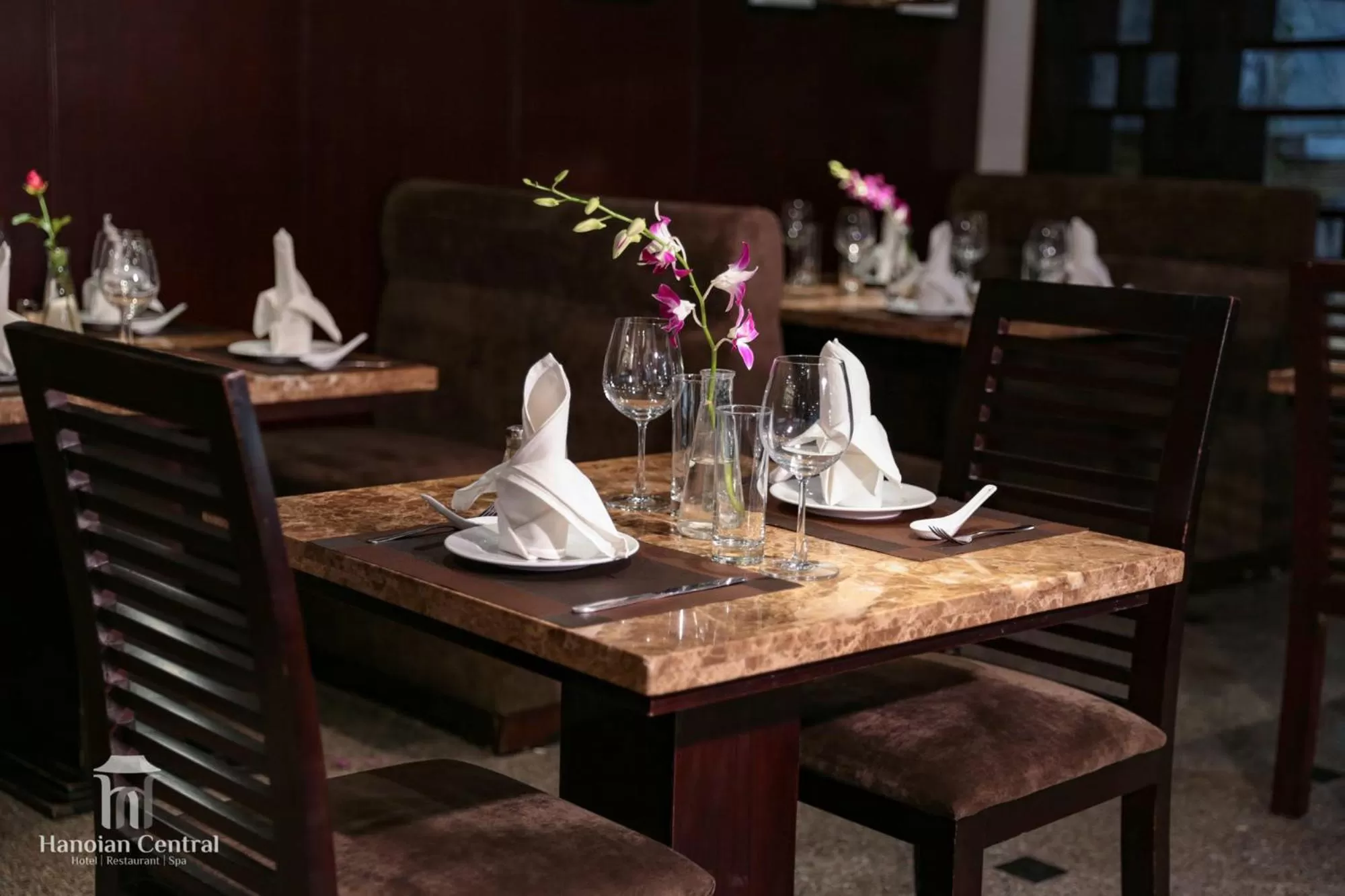 Restaurant/places to eat in Hanoian Central Hotel & Spa