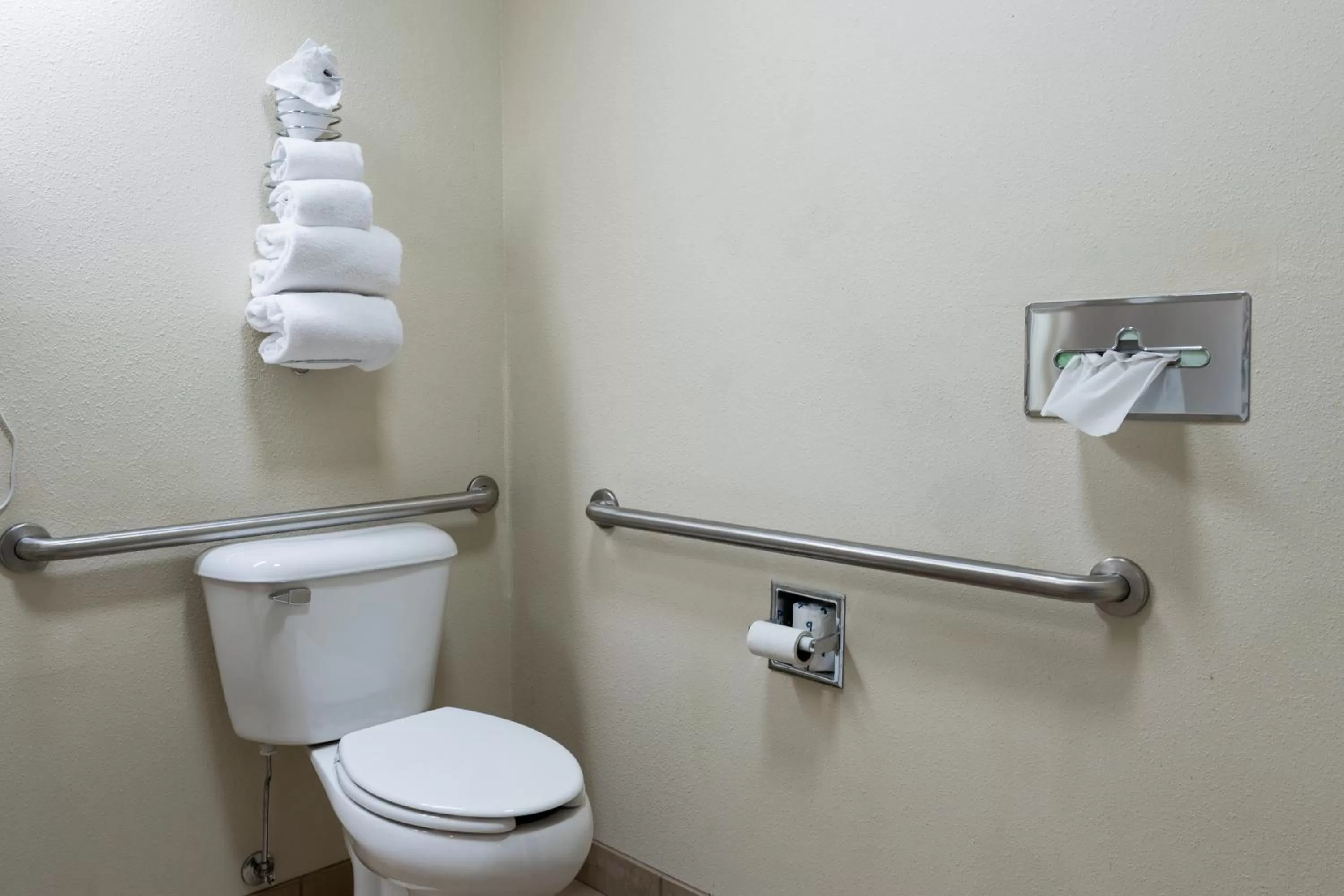 Toilet in Pinedale Hotel & Suites