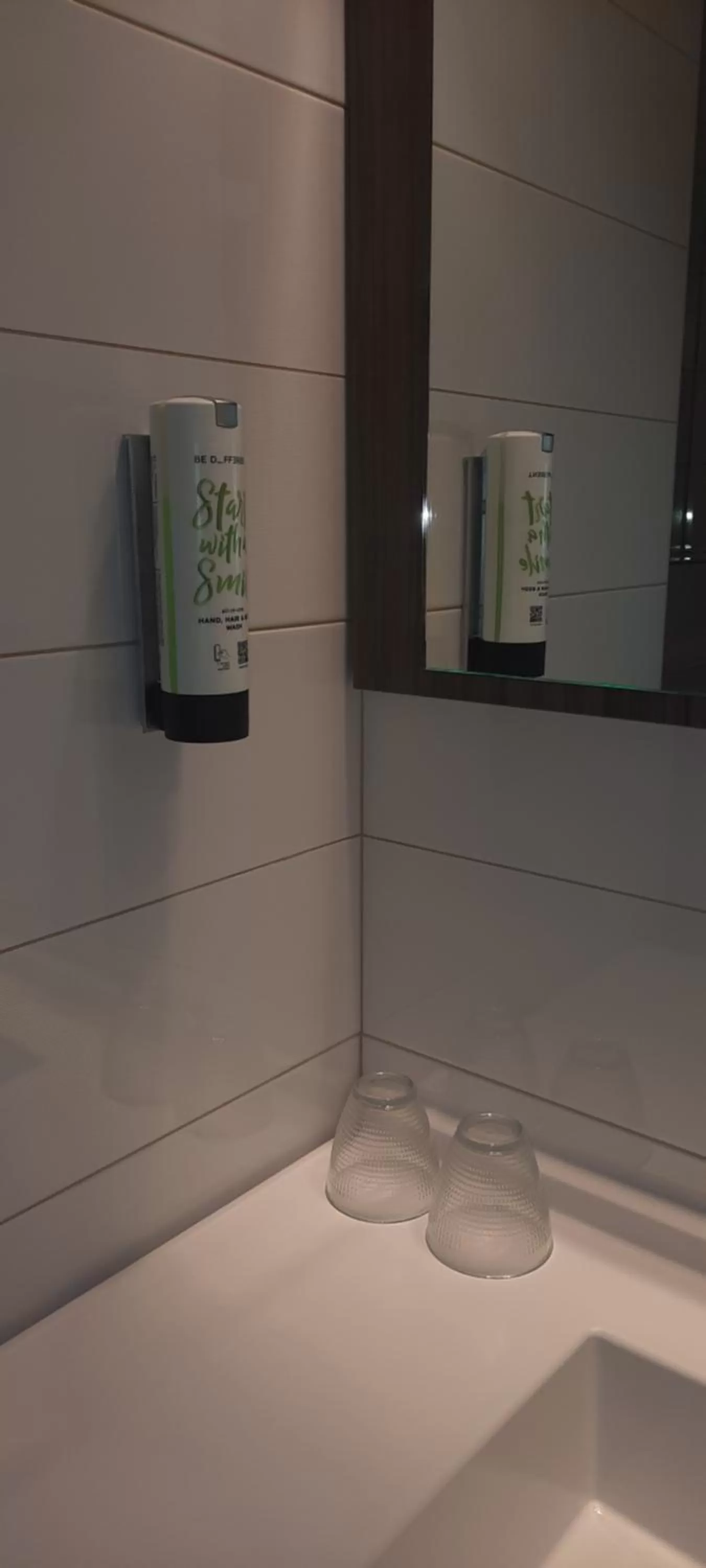 Bathroom in The Originals Residence Appart Hôtel Hévéa Valence