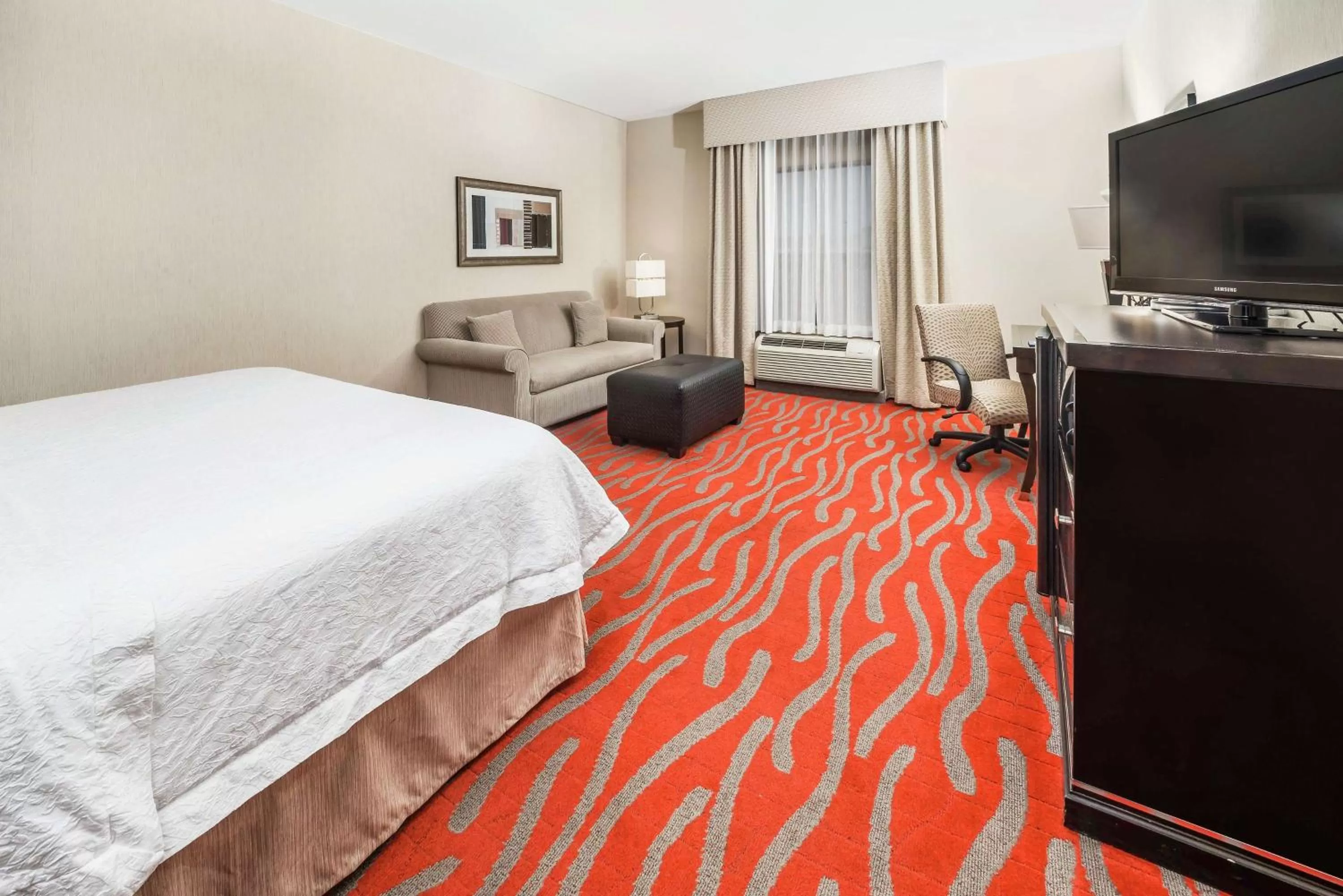 Bedroom, Bed in Hampton Inn and Suites Tulsa/Catoosa