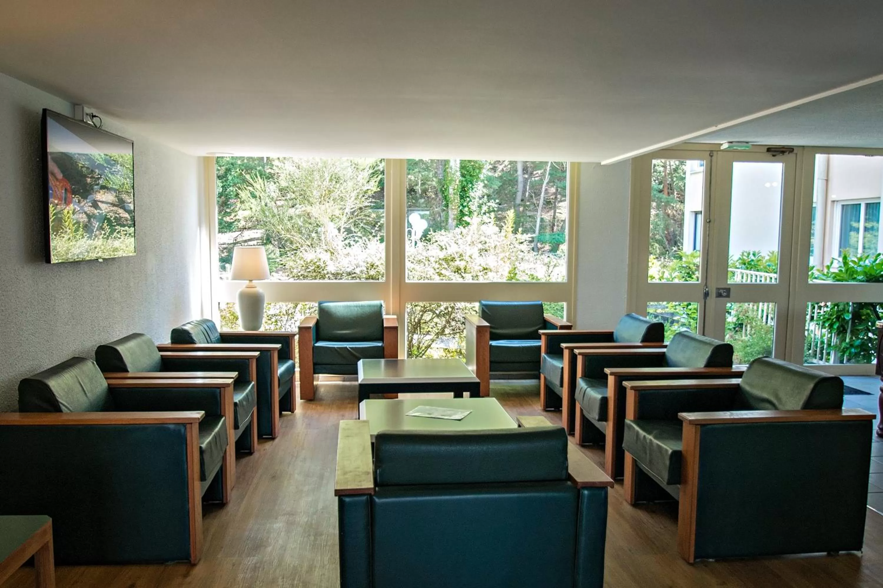 Lounge or bar in Kyriad Nemours