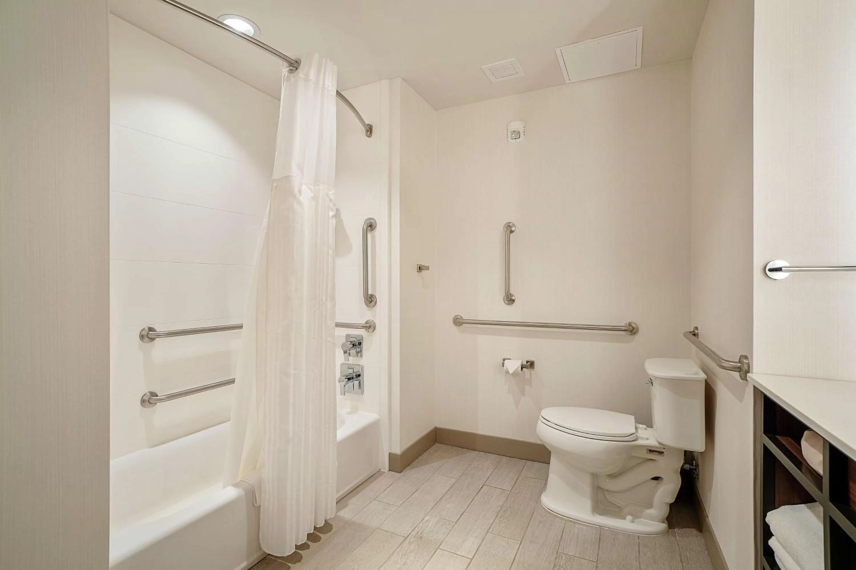 Bathroom in Hilton Garden Inn Edmond/Oklahoma City North