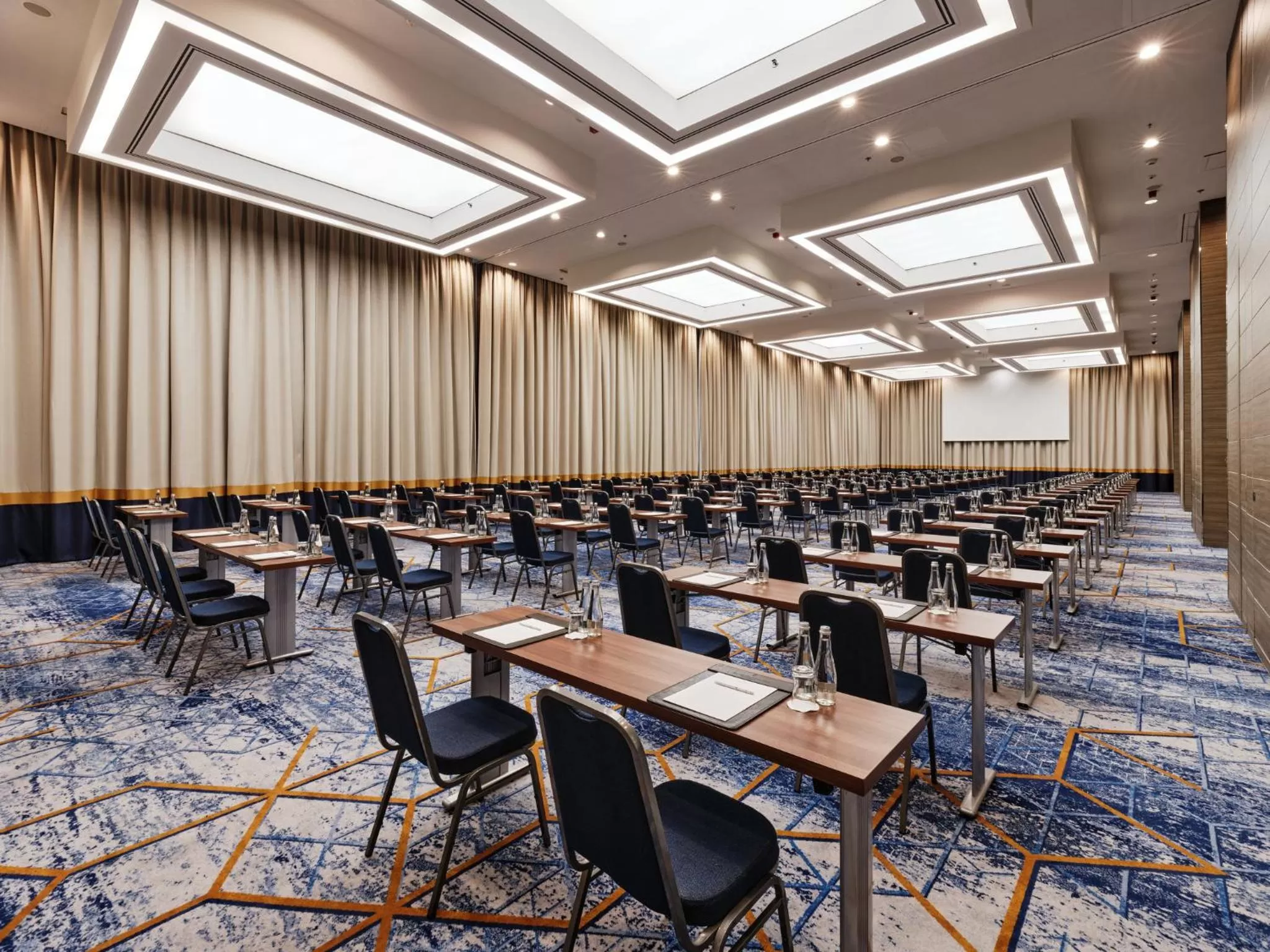 Meeting/conference room in InterContinental Warszawa by IHG