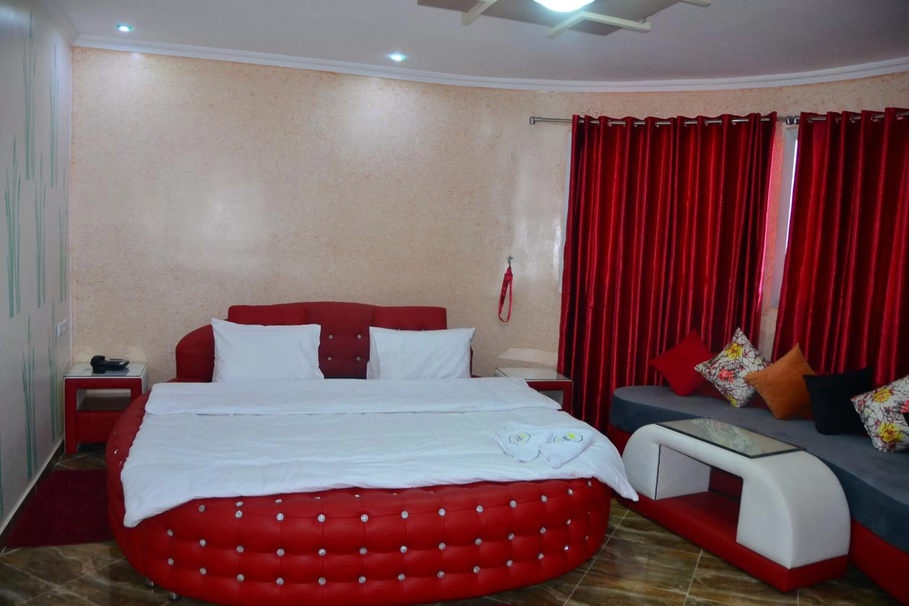 Bed in Hôtel Hadaik Ain Asserdoune