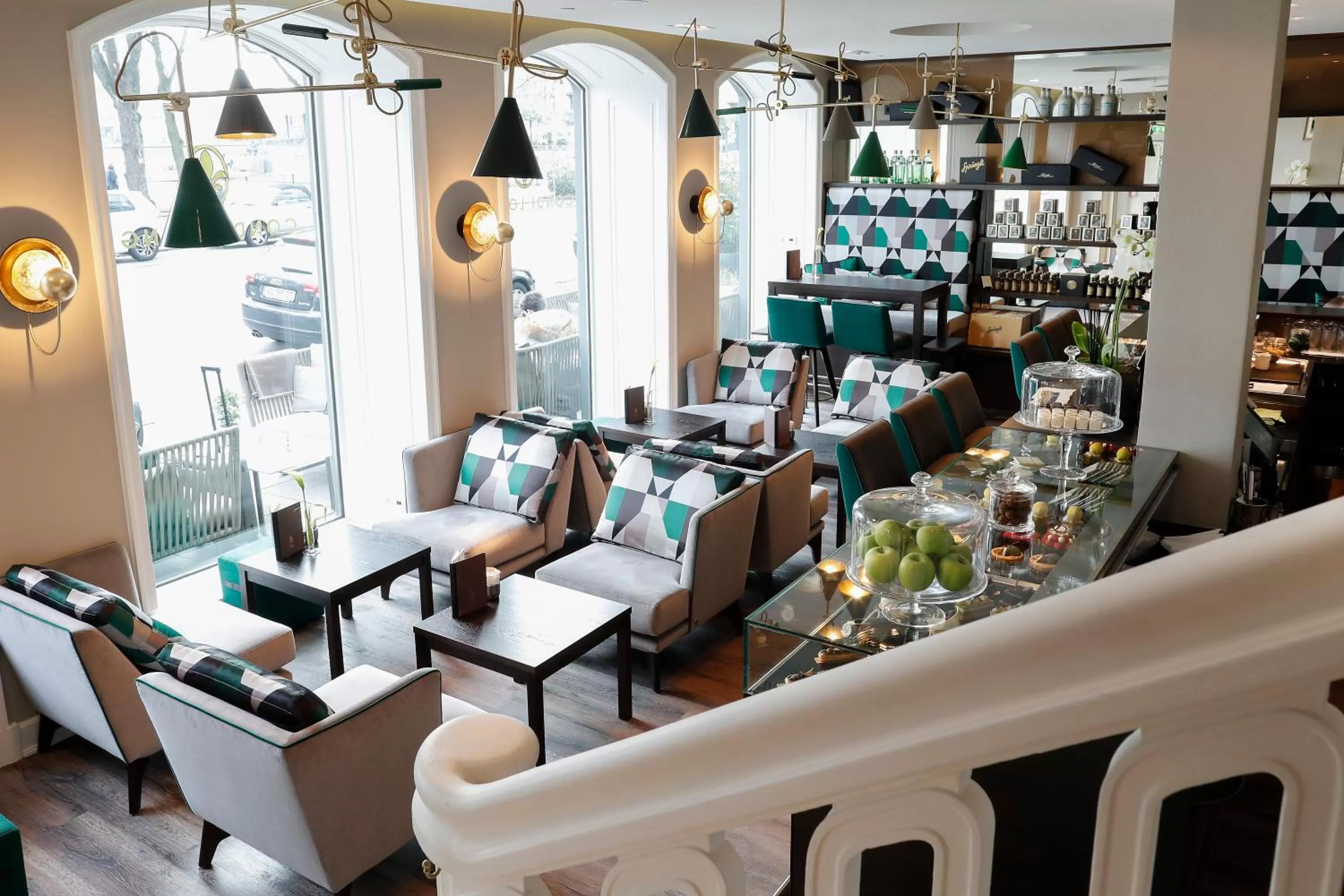 Lounge or bar in Fairmont Hotel Vier Jahreszeiten