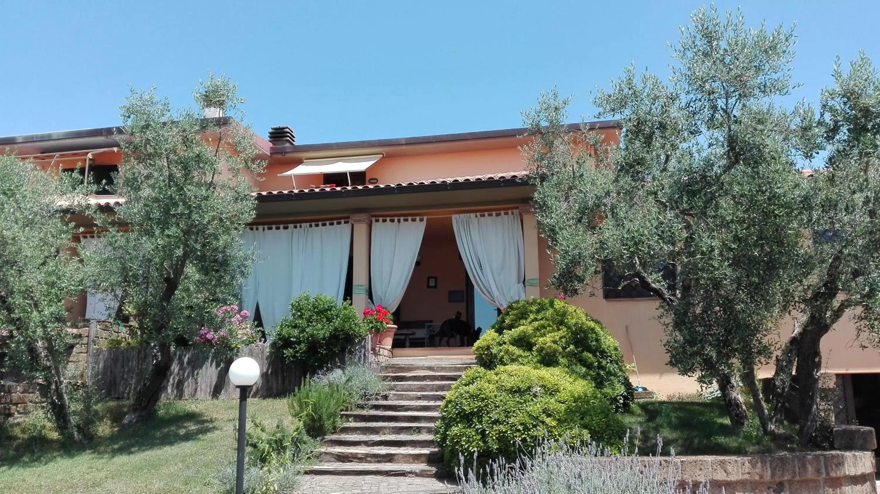 Facade/entrance in B&B La Casetta di Ben