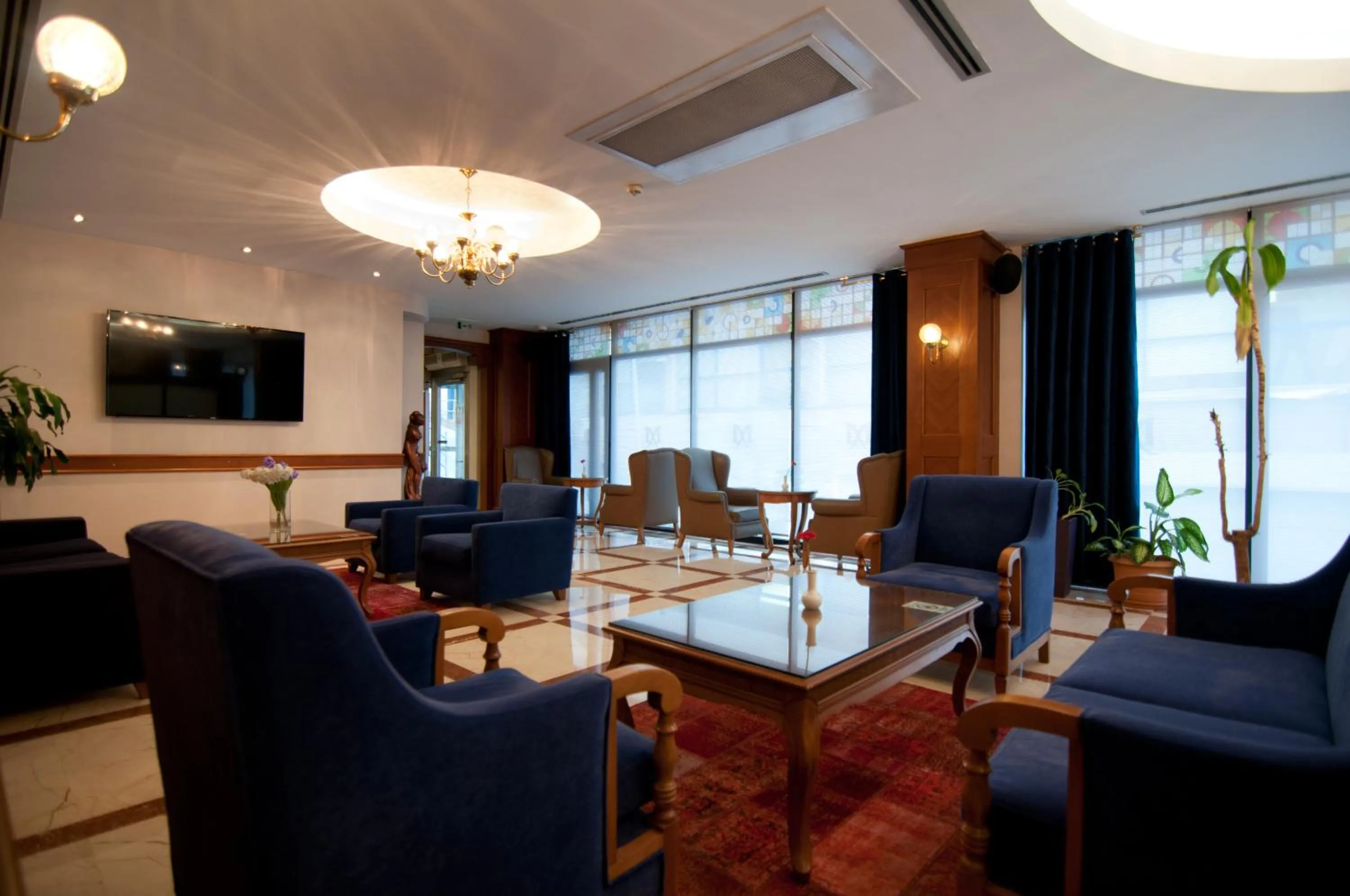 TV and multimedia in Taksim Metropark Hotel