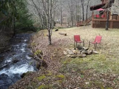 BBQ facilities in Creekside Paradise Bed and Breakfast