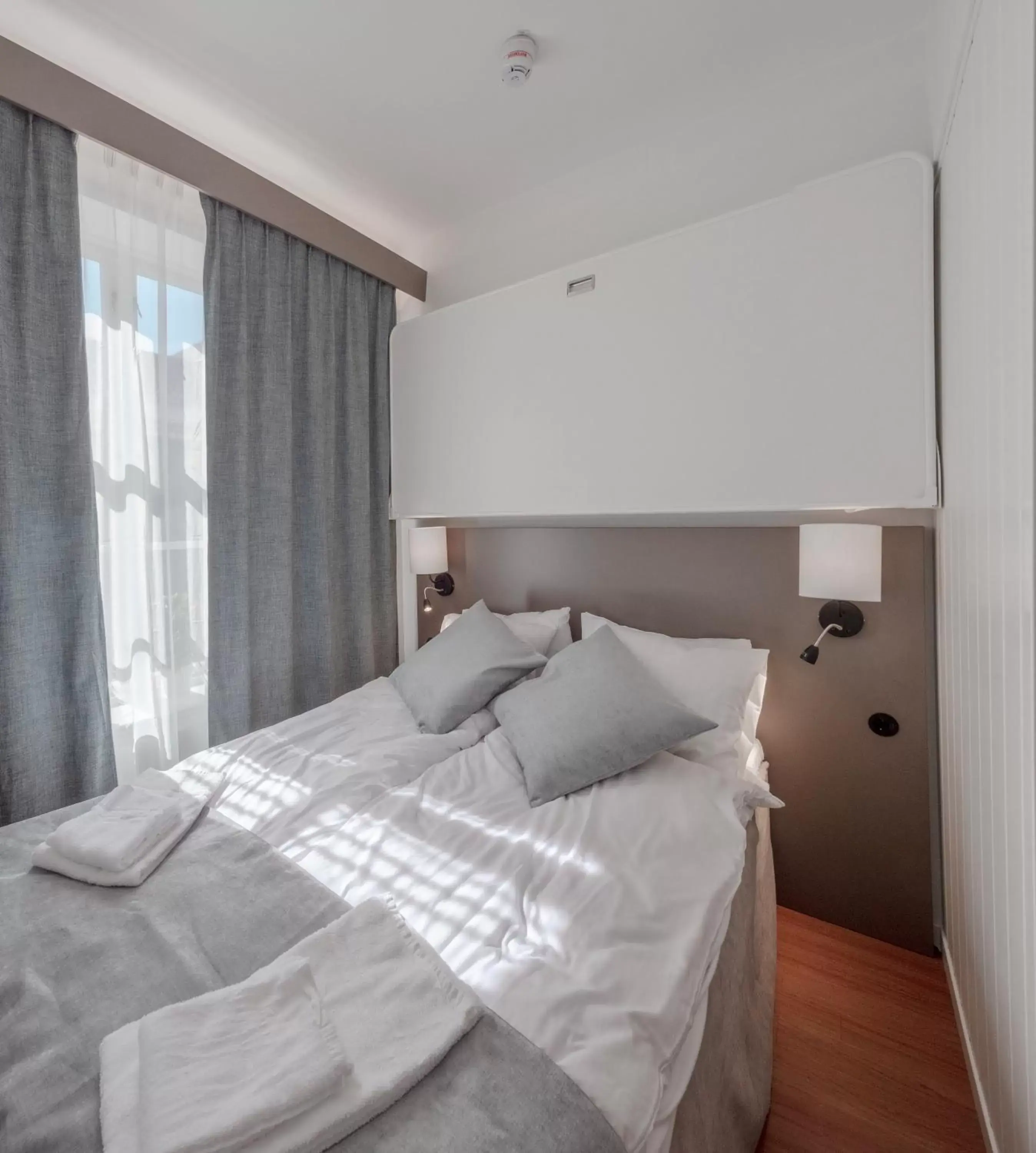 Budget Single Room with Small Bathroom in Västervik Guesthouse Budget Single Room with Small Bathroom in Västervik Guesthouse