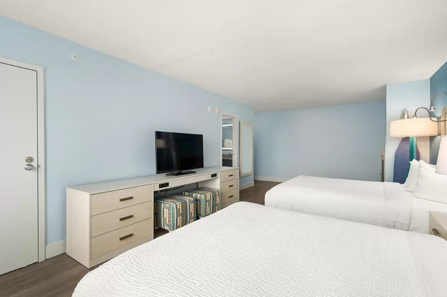 Room with 2 Queen Beds Premium View - No Pets Allowed in Fenwick Inn Room with 2 Queen Beds Premium View - No Pets Allowed in Fenwick Inn