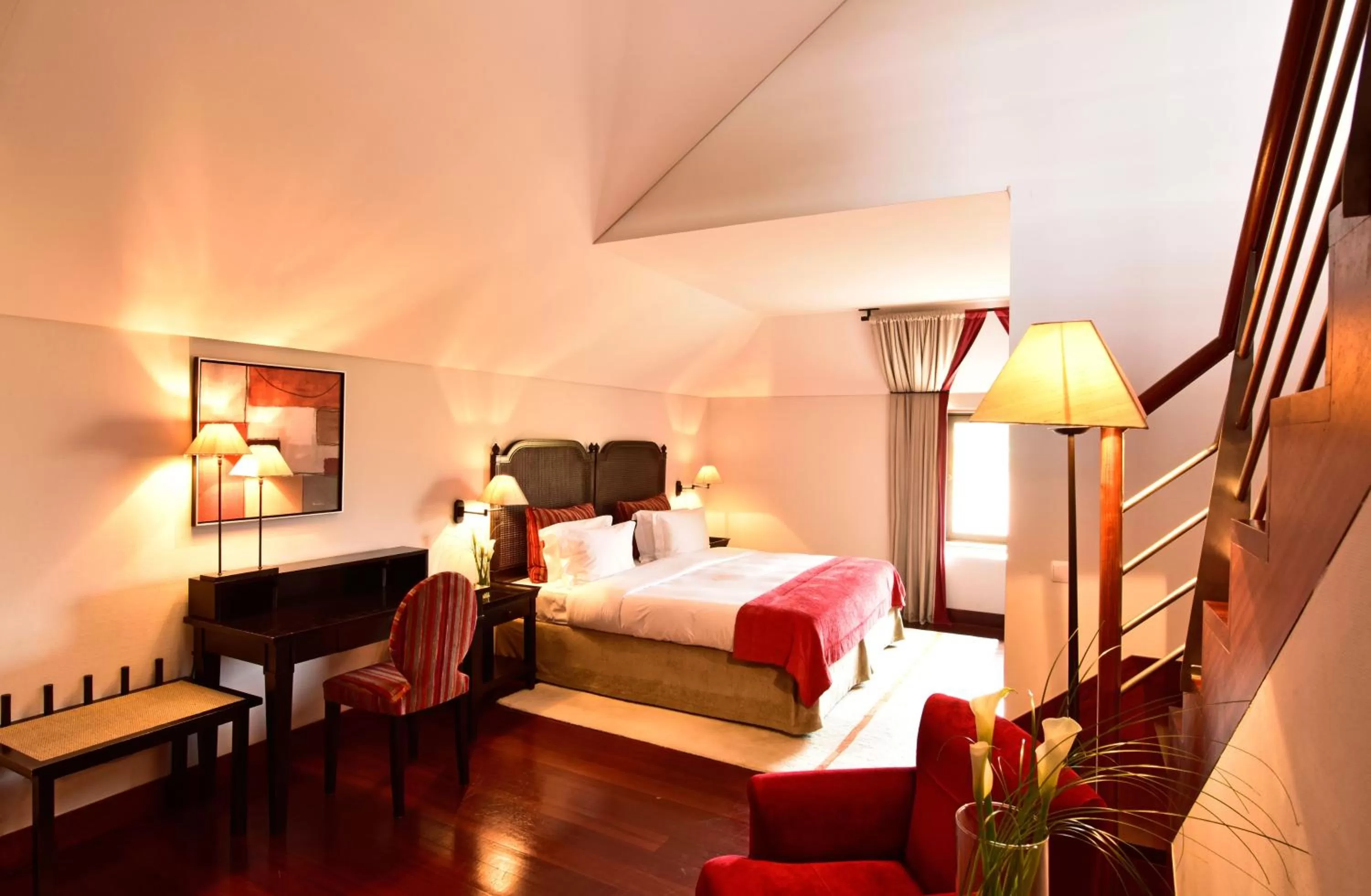 Photo of the whole room, Bed in Pousada Convento de Tavira