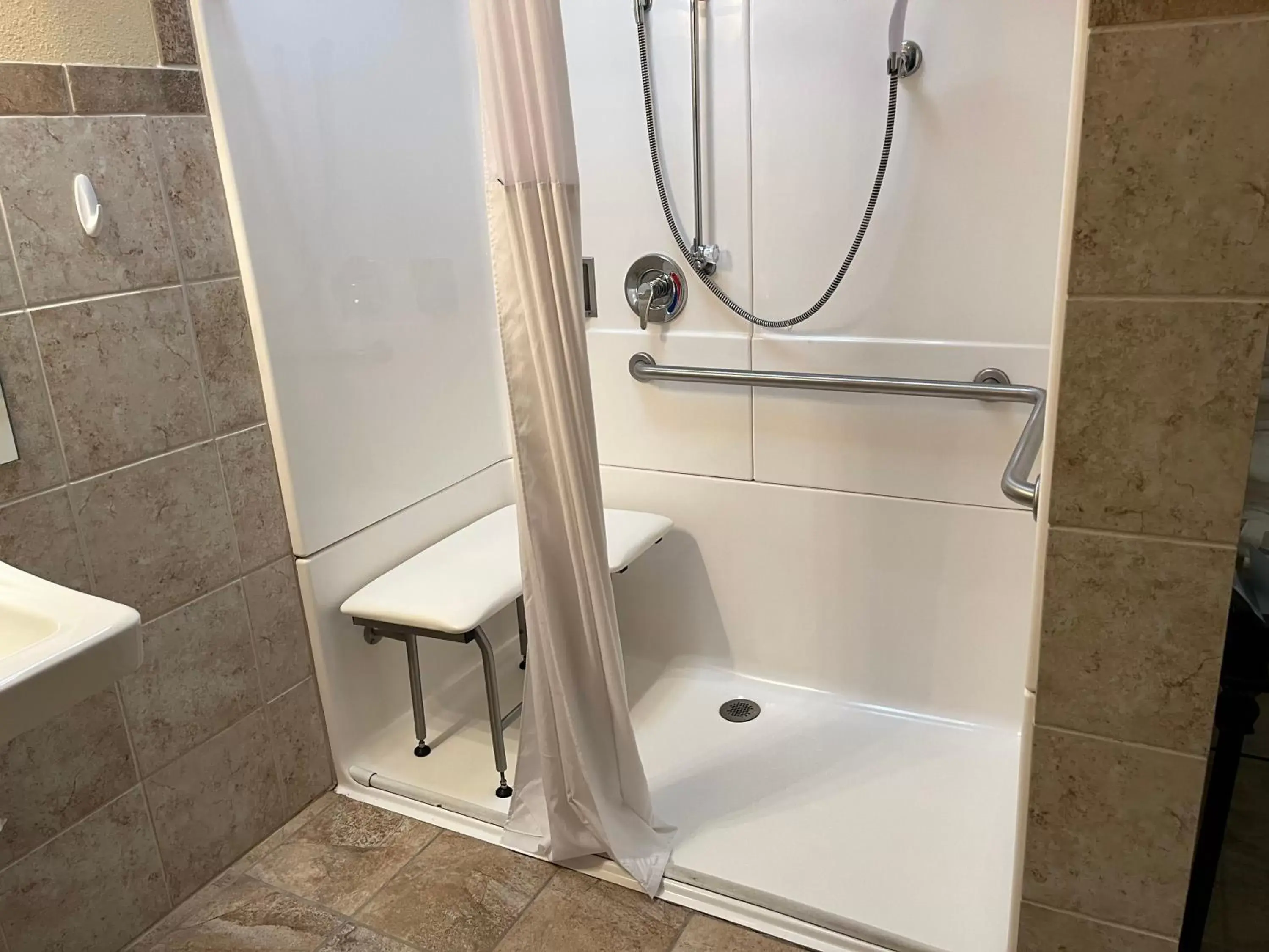 1 Queen Bed, Mobility Accessible Room, North Tower, Non-Smoking in Days Inn & Suites by Wyndham Sutton Flatwoods 1 Queen Bed, Mobility Accessible Room, North Tower, Non-Smoking in Days Inn & Suites by Wyndham Sutton Flatwoods