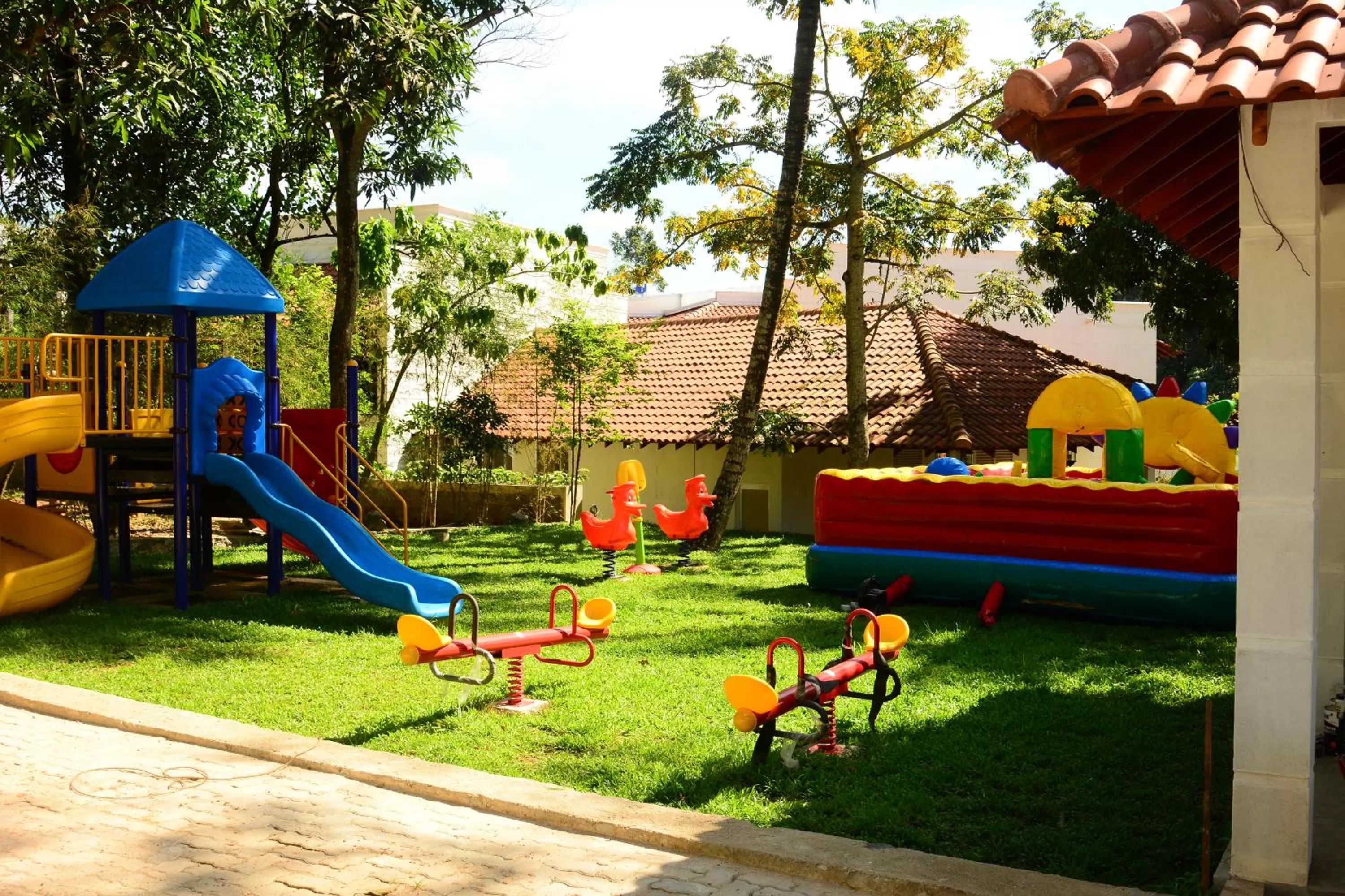 Children play ground in The Covanro Airport Hotel - Katunayake