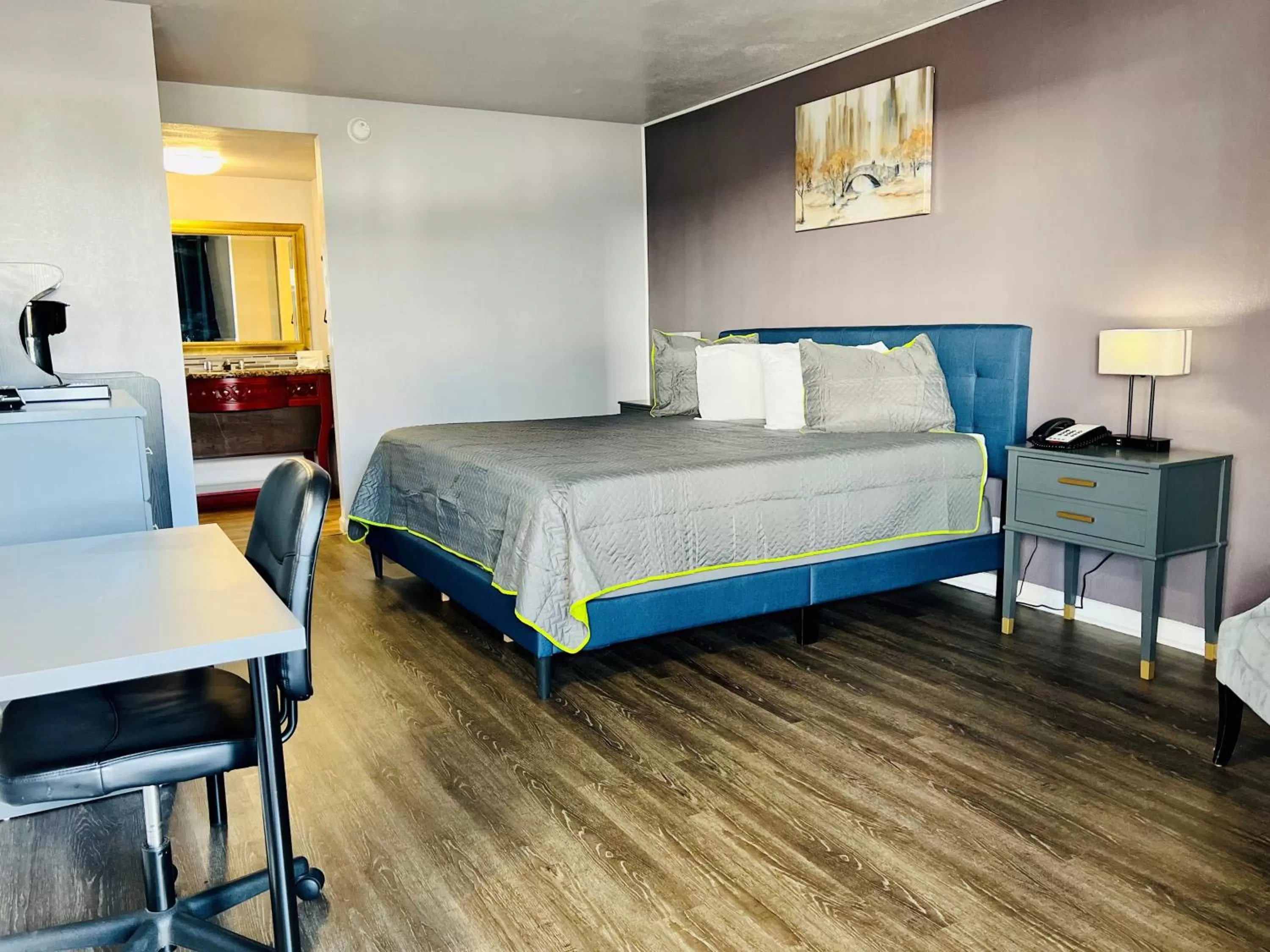 Bedroom, Bed in R Nite Star Inn and Suites -Home of the Cowboys & Rangers