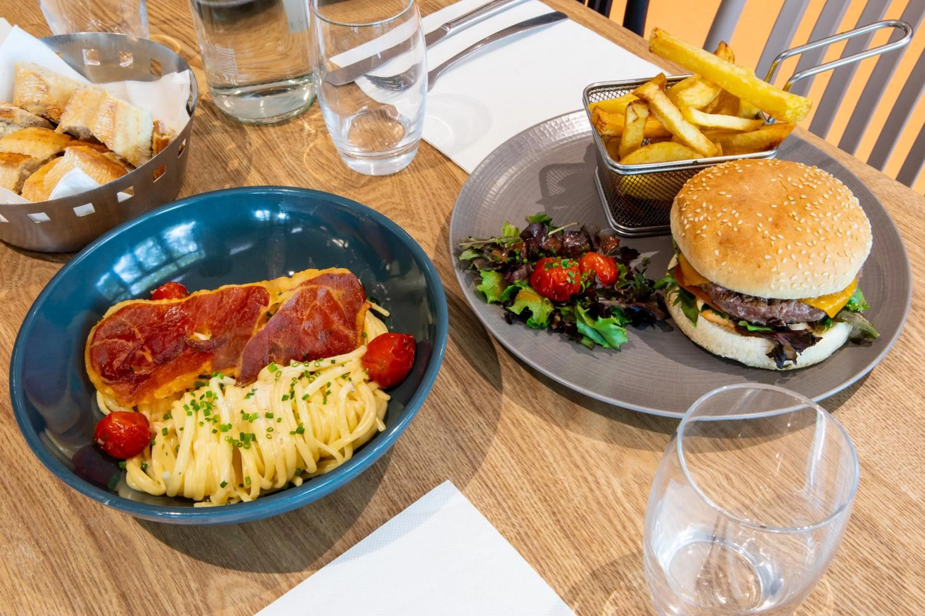 Restaurant/places to eat, Food in Campanile Paris - Saint-Denis Quai-De-St Ouen